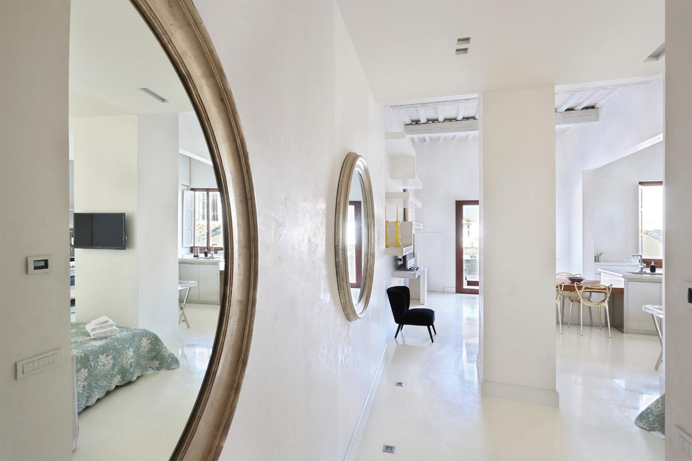 LUXURY suite with amazing Terrace in Florence-hosted by Sweetstay