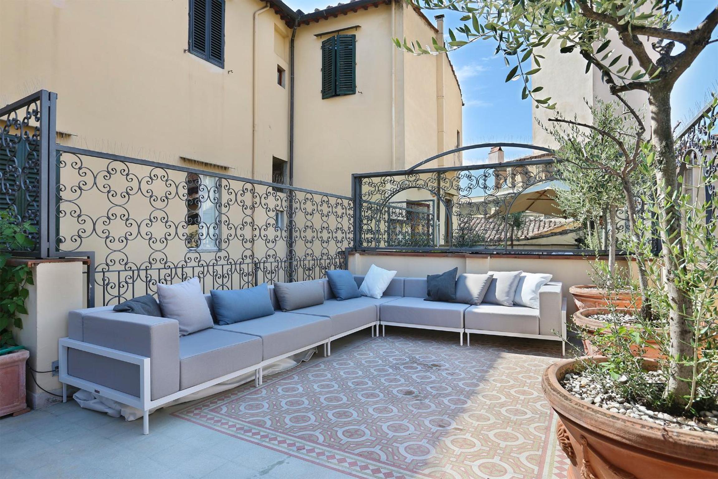 LUXURY suite with amazing Terrace in Florence-hosted by Sweetstay