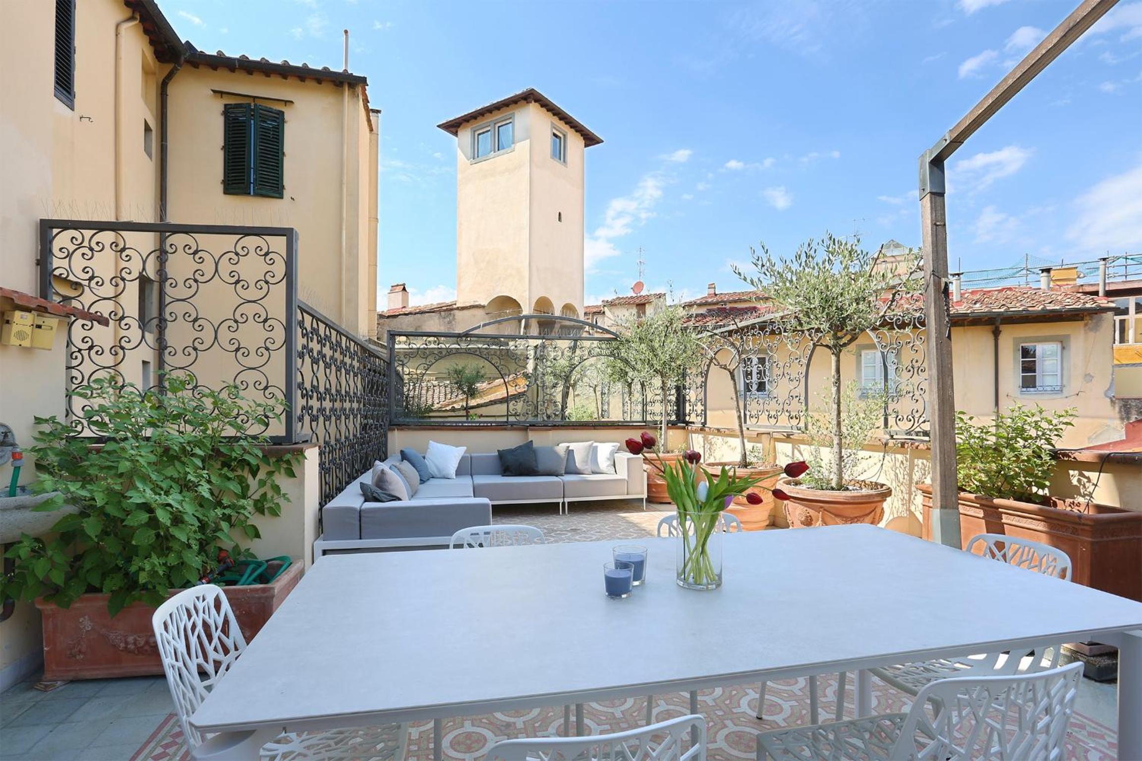 LUXURY suite with amazing Terrace in Florence-hosted by Sweetstay