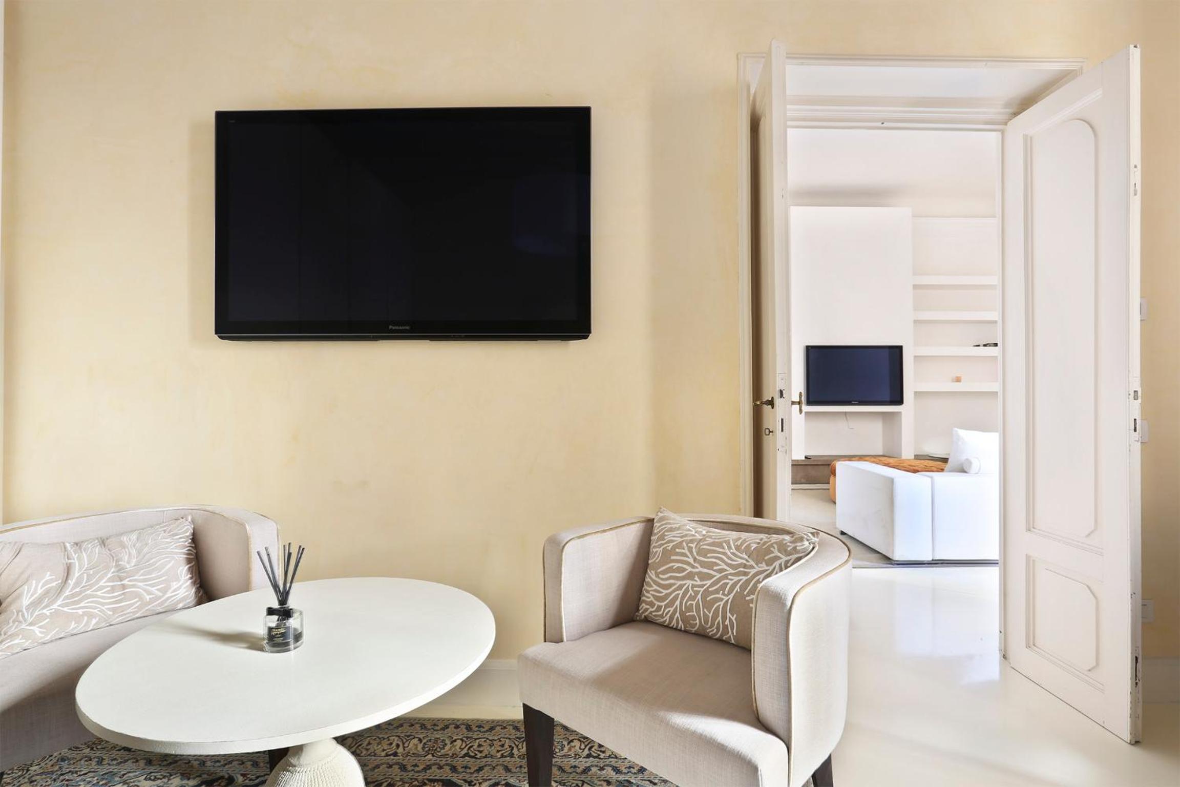LUXURY suite with amazing Terrace in Florence-hosted by Sweetstay
