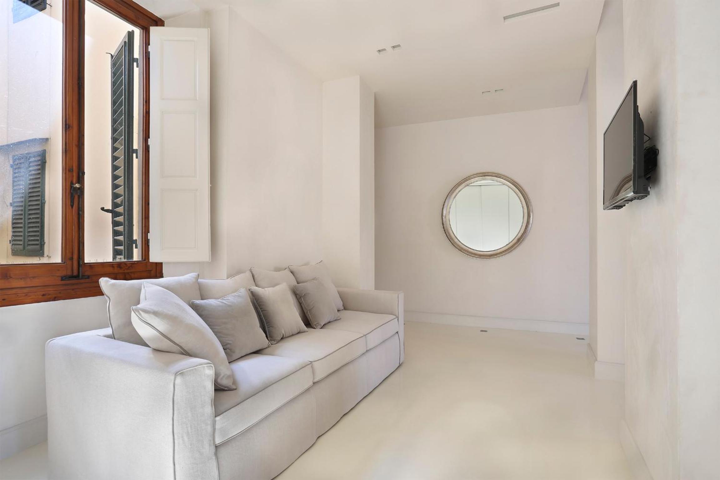 LUXURY suite with amazing Terrace in Florence-hosted by Sweetstay