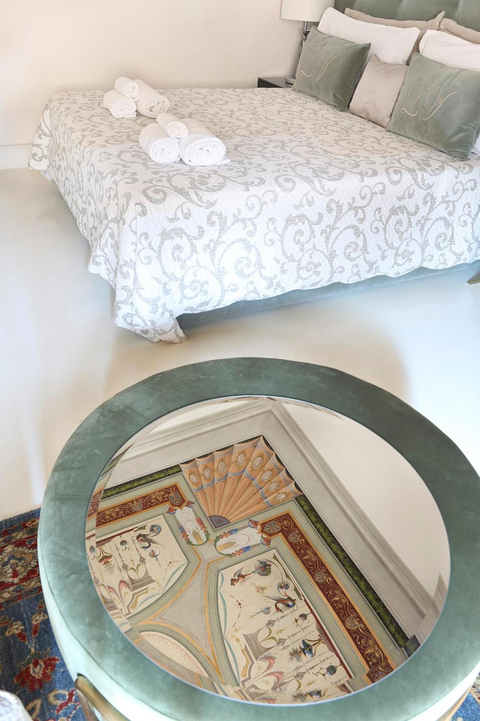 LUXURY suite with amazing Terrace in Florence-hosted by Sweetstay