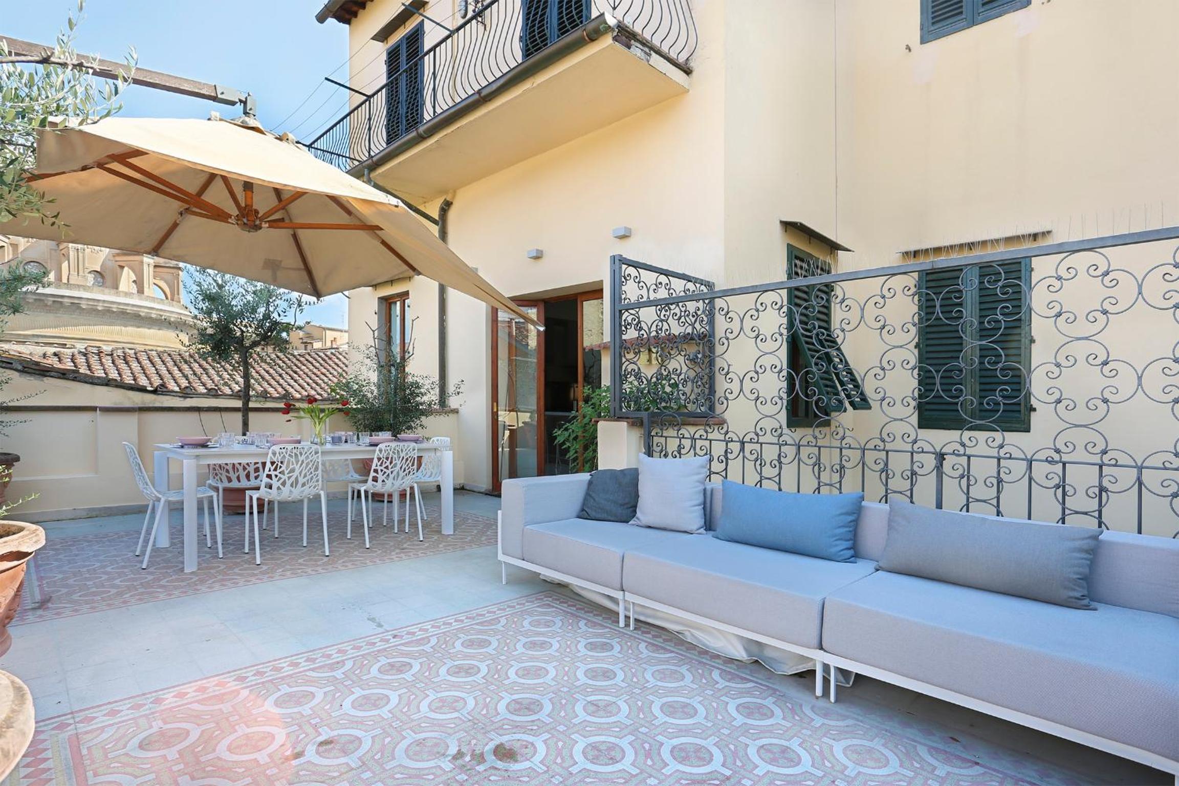 LUXURY suite with amazing Terrace in Florence-hosted by Sweetstay