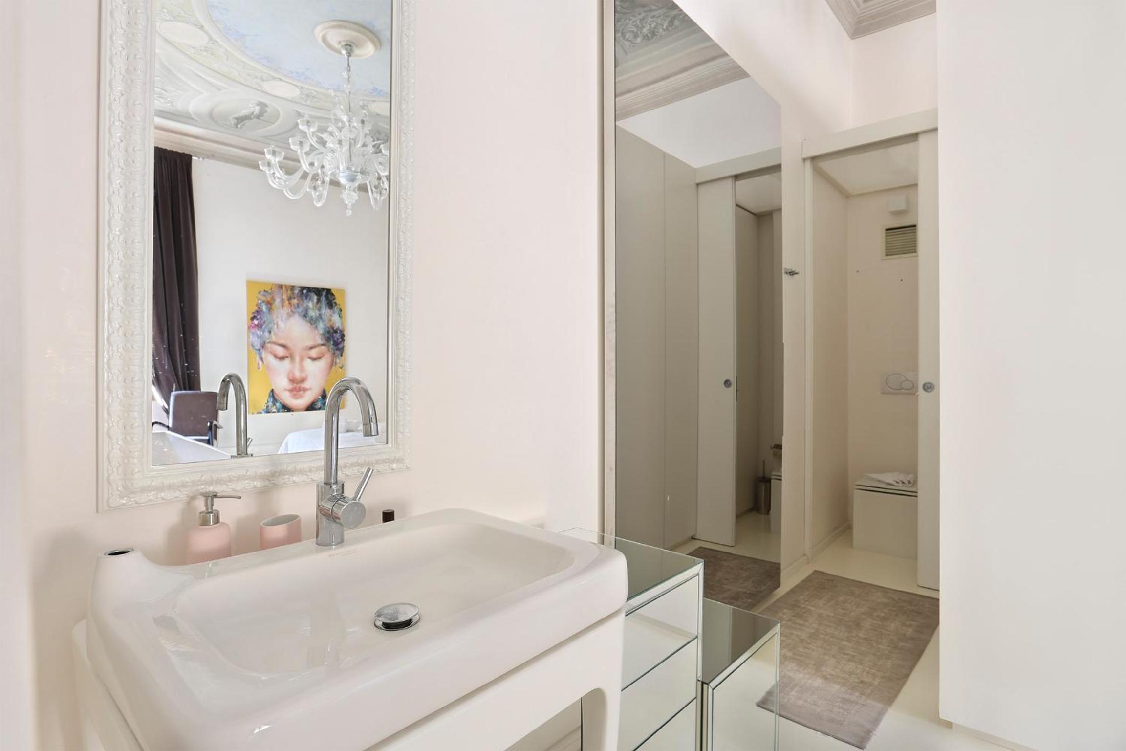 LUXURY suite with amazing Terrace in Florence-hosted by Sweetstay