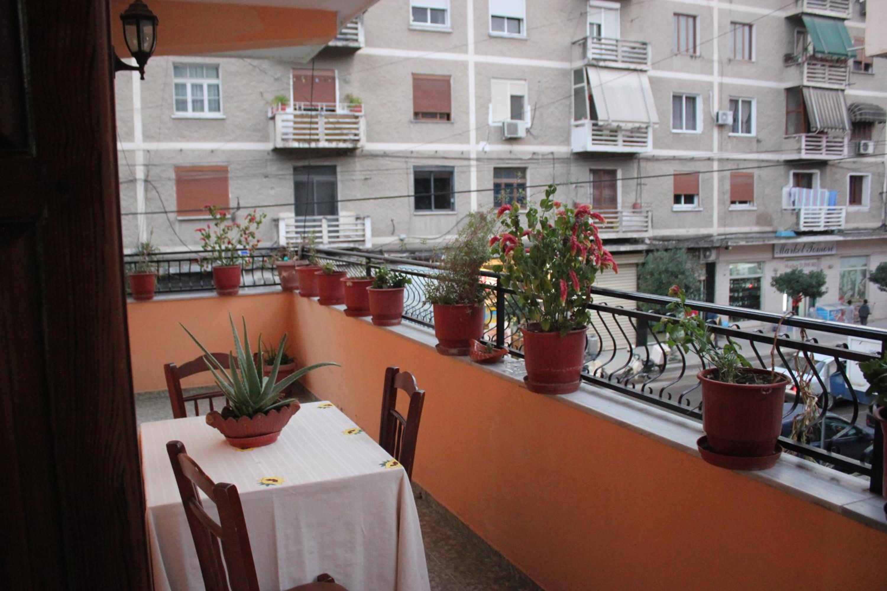 Unejs Apartment