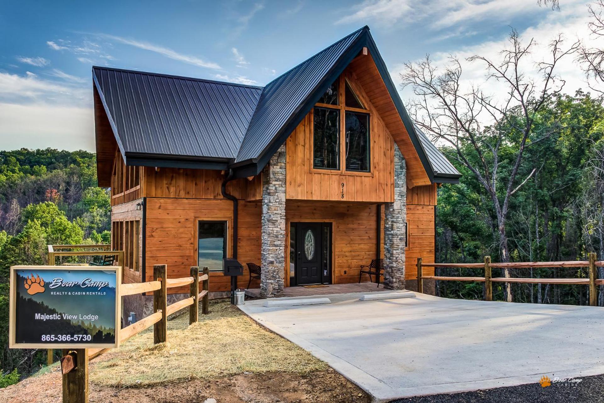 Majestic View Lodge, Amazing Views, Hot Tub, 560 FREE tickets each paid day!!! in Gatlinburg, US