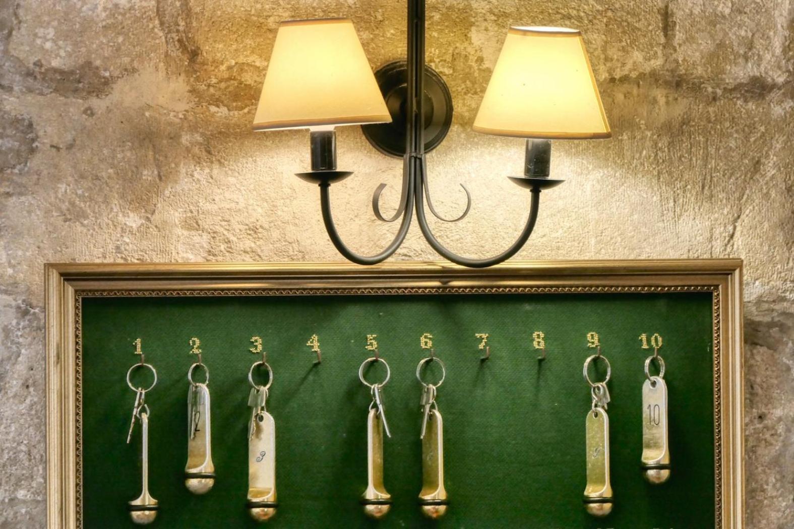 Avignon Vacations - Au Saint Roch - Hotel et Jardin - Property Image 1