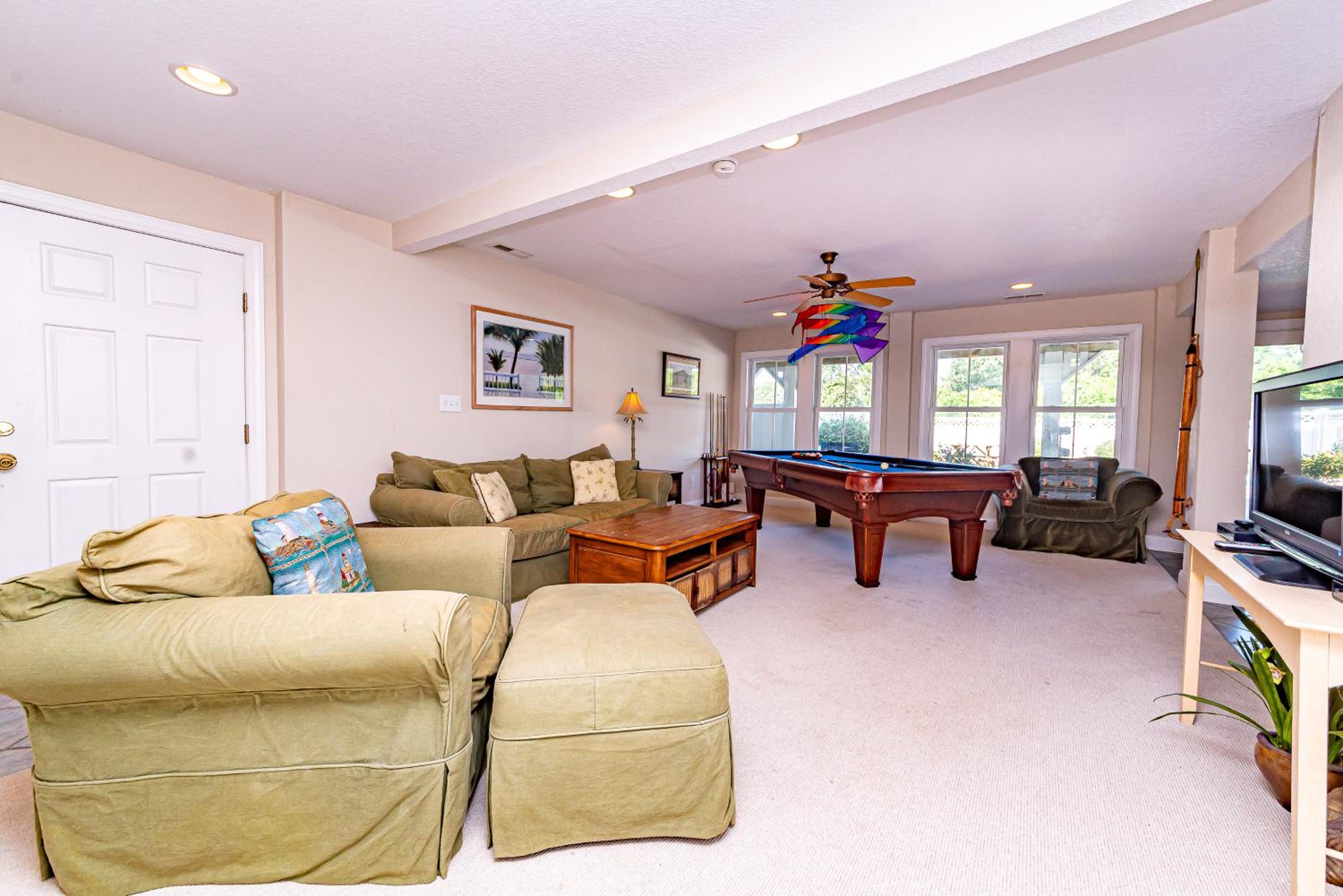 Show Boat - Kitty Hawk MP 2.5, Pool, Hot Tub, Rec Room, Pool Table, Golf Course Views view 2