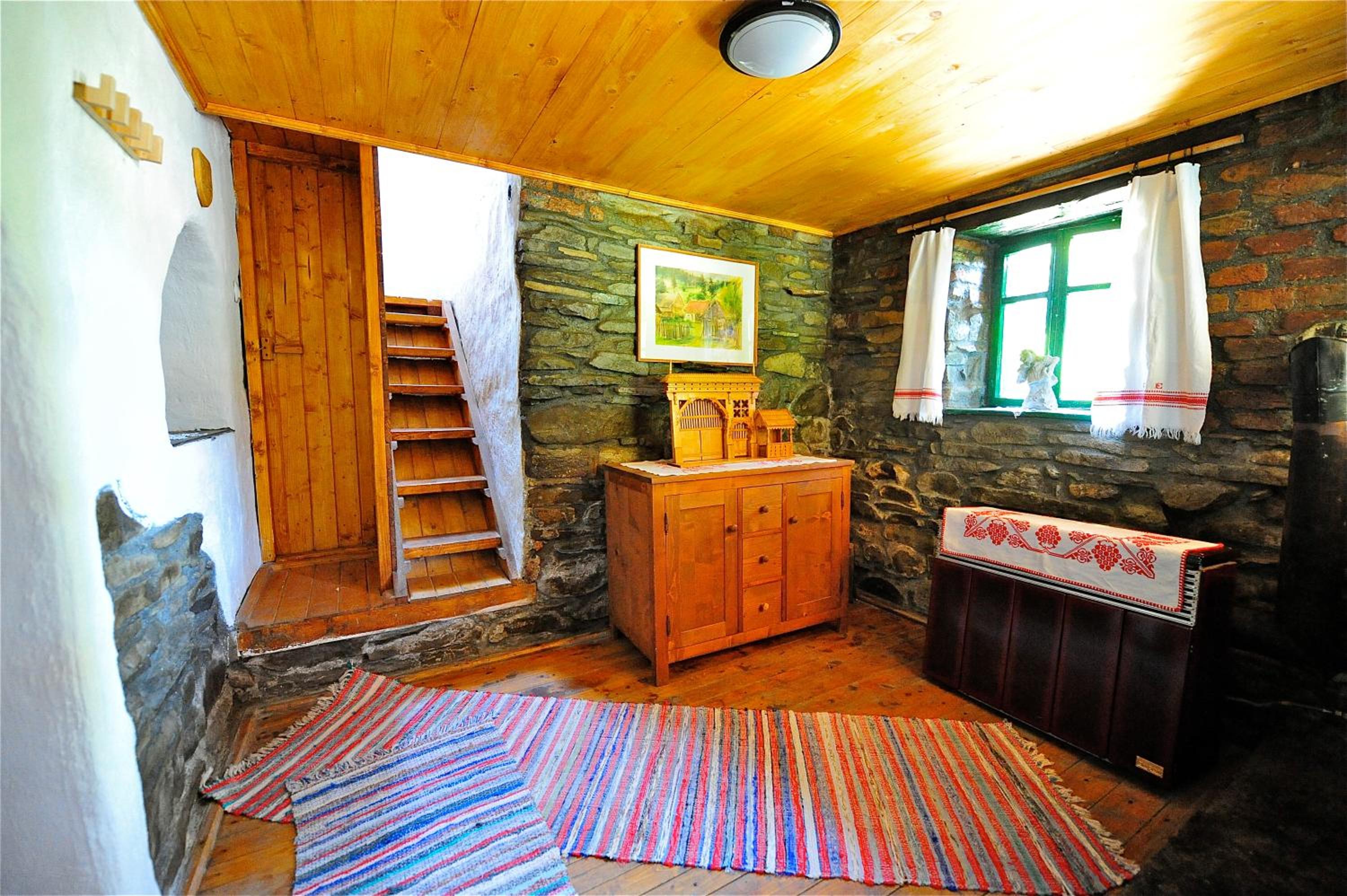 Transylvanian country house view 5