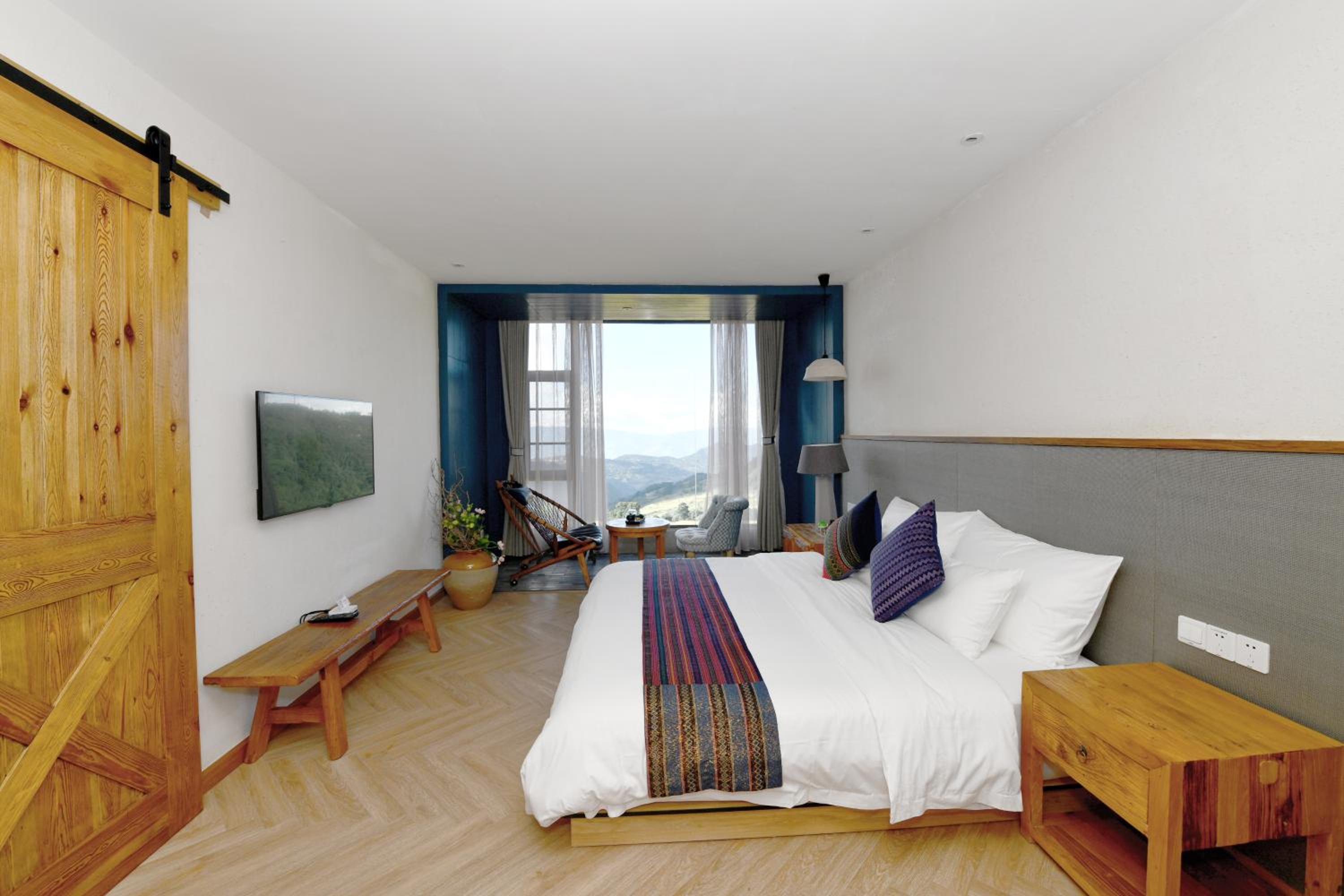 Twelve Manor Xiangdian Yuanyang Rice Terraces Retreat