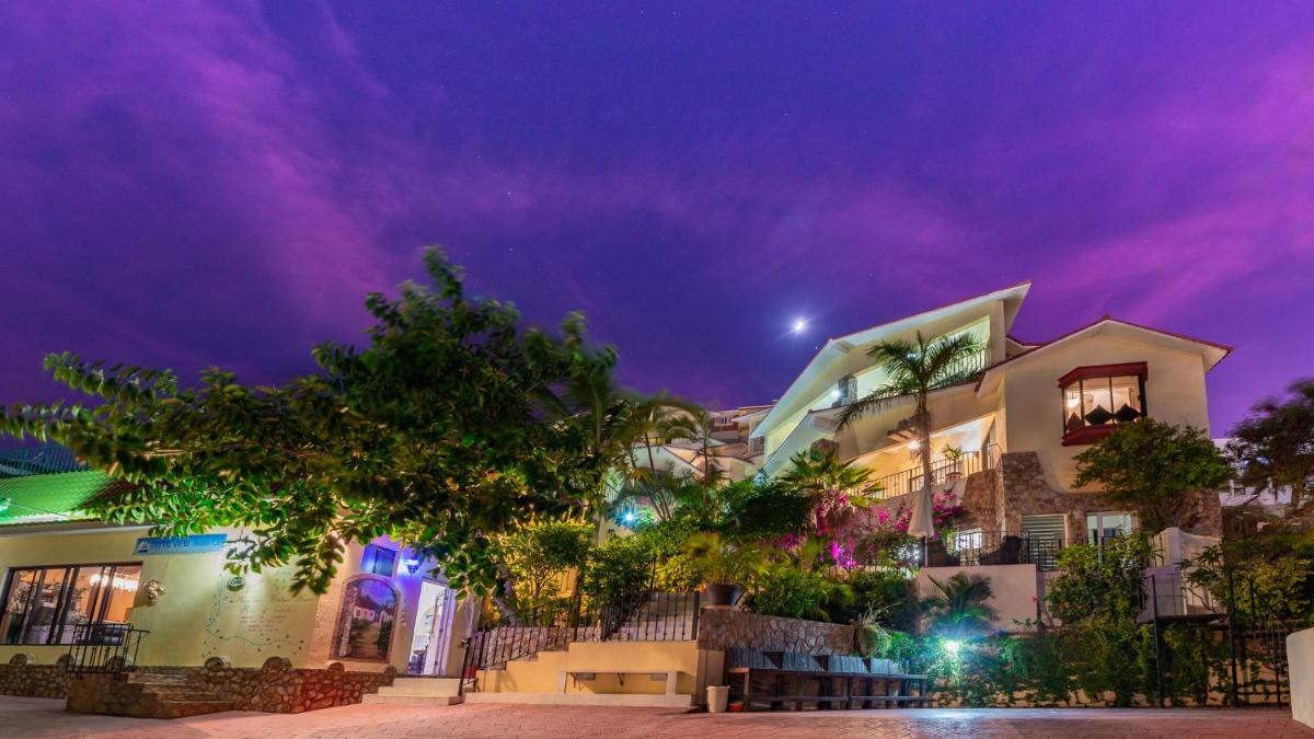 Hotel Marina View Villas - Image 1