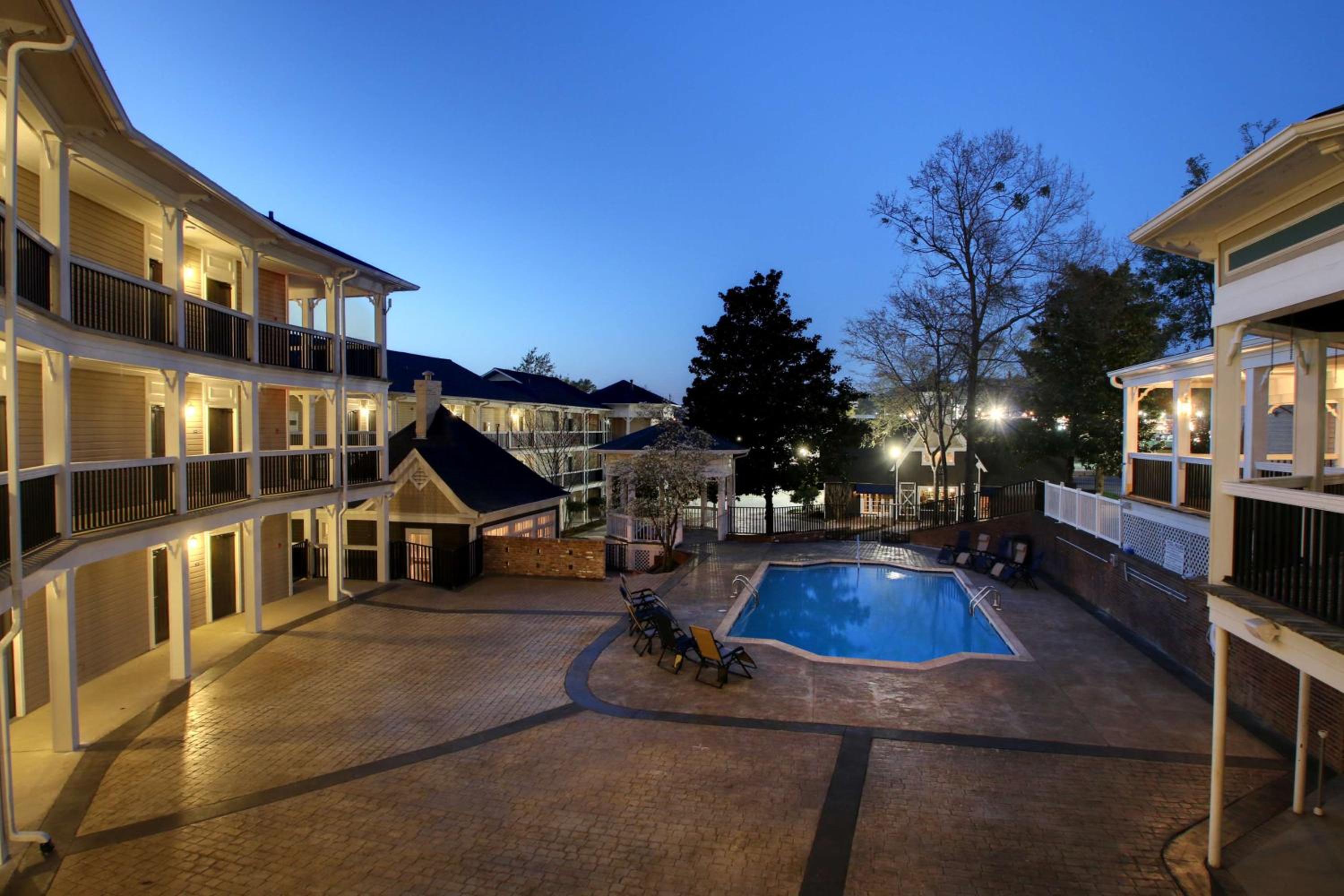 Hotel Finial BW Premier Collection Oxford - Anniston