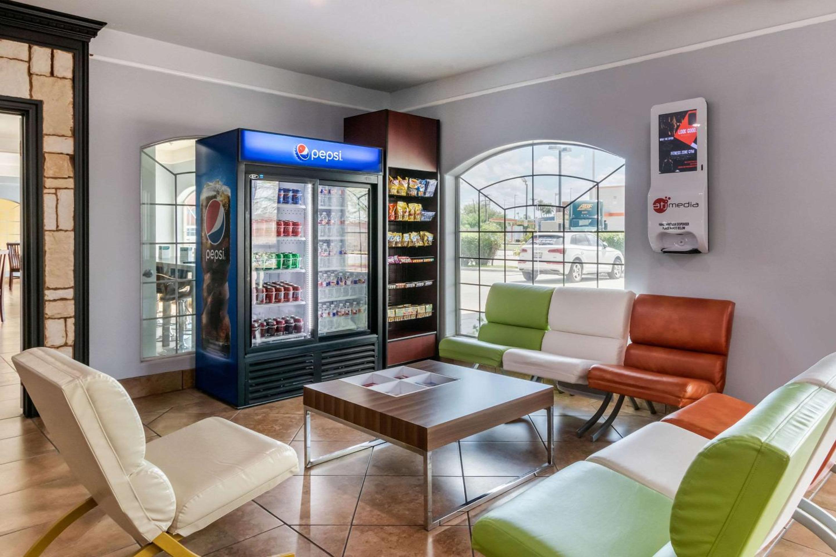 Quality Inn  Suites at The Outlets Mercedes-Weslaco - Property Image 9