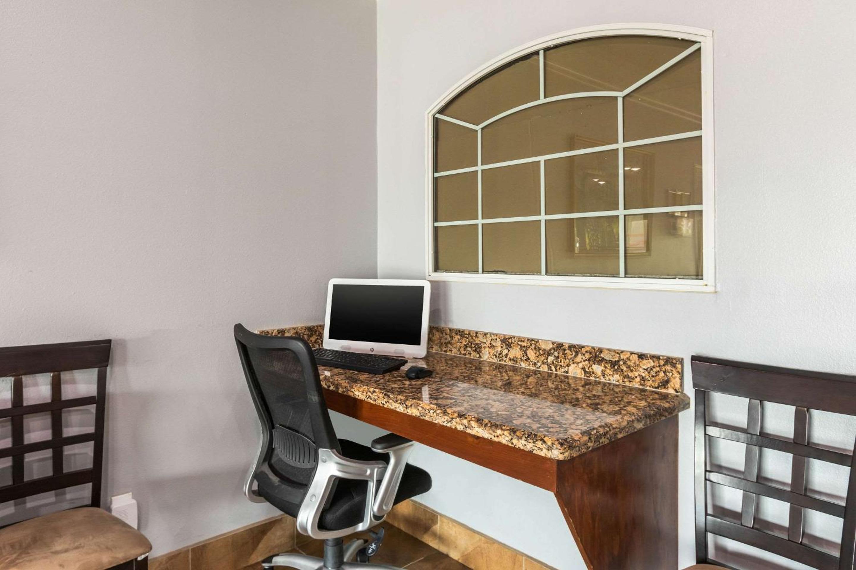 Quality Inn  Suites at The Outlets Mercedes-Weslaco - Property Image 8