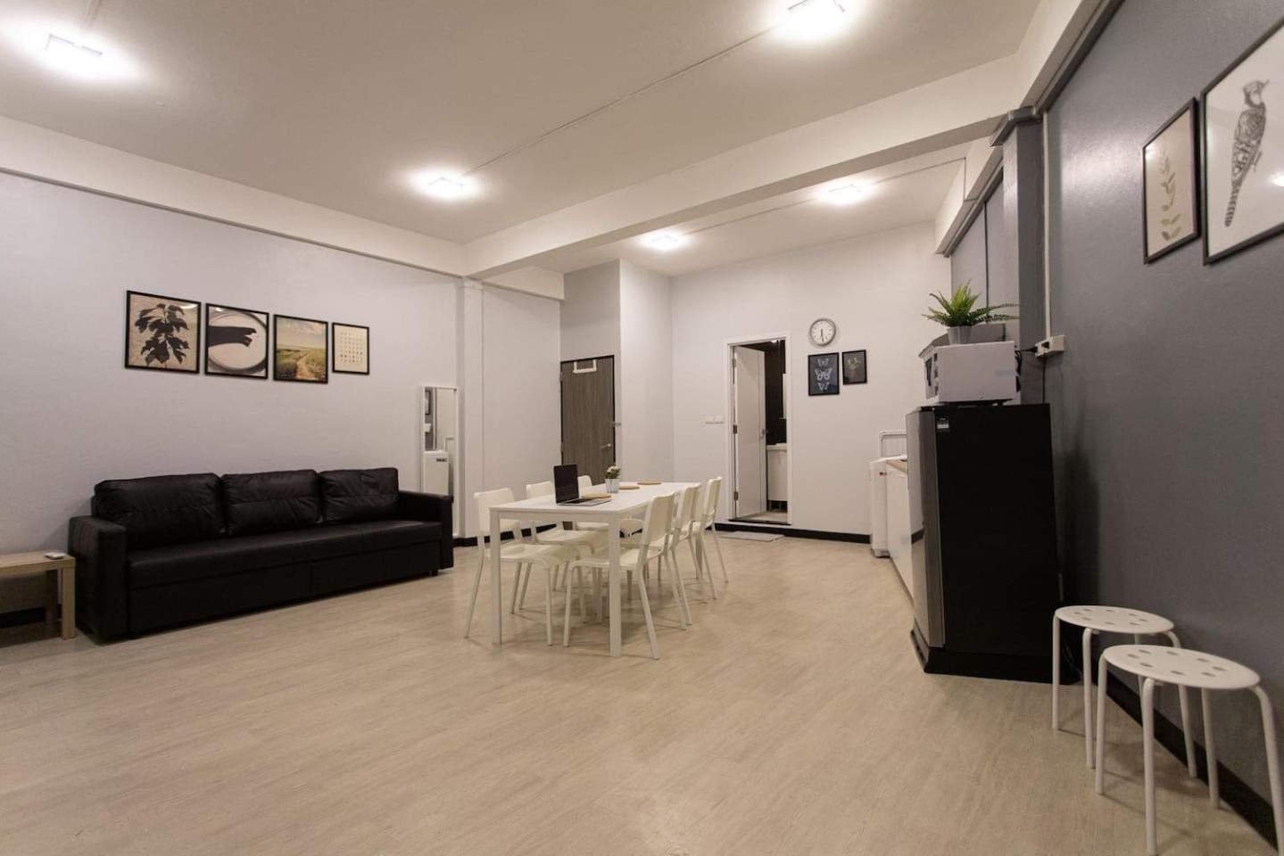 U2 Large 2 Bedrooms 100m to BTS station