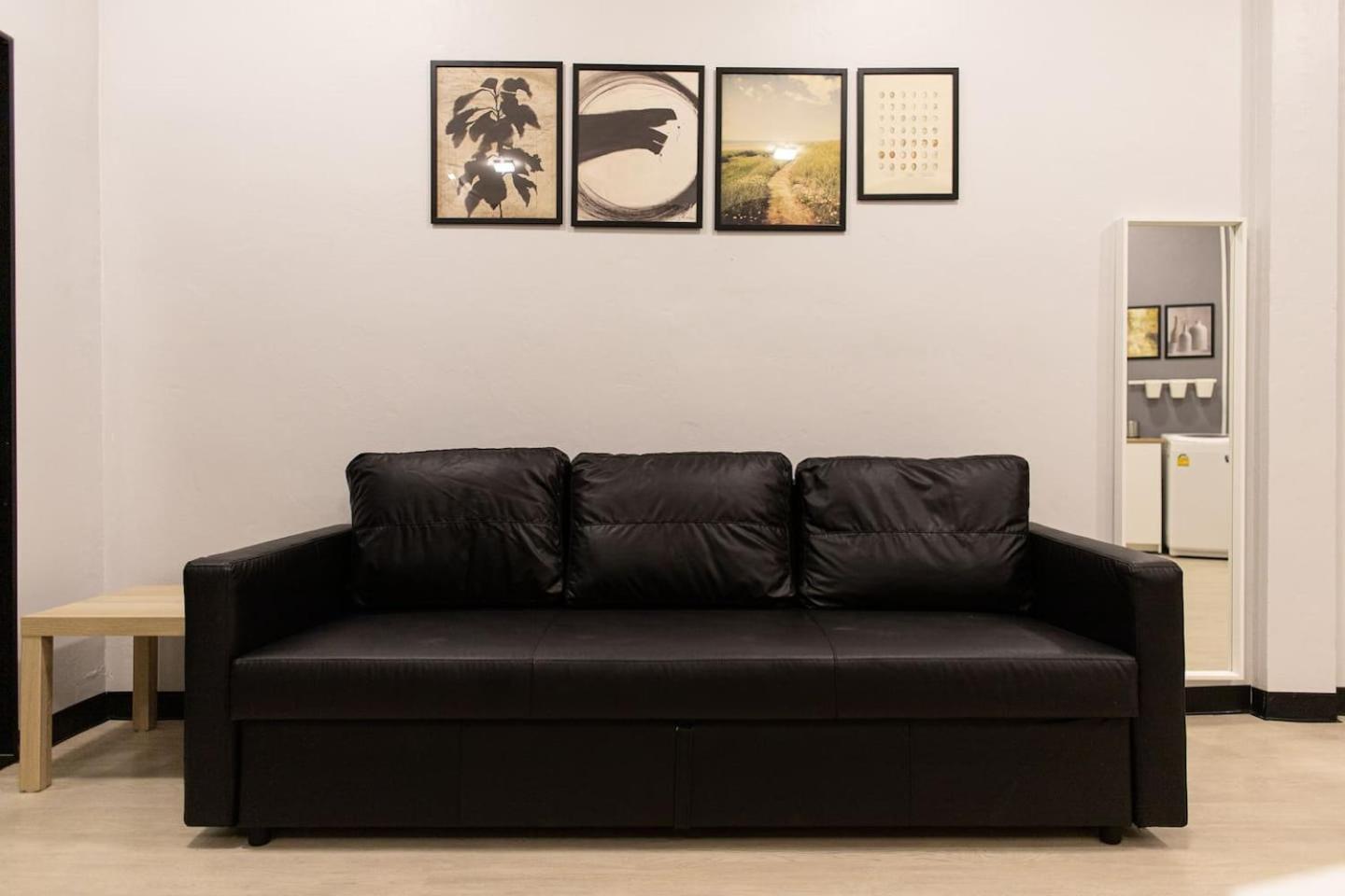U2 Large 2 Bedrooms 100m to BTS station