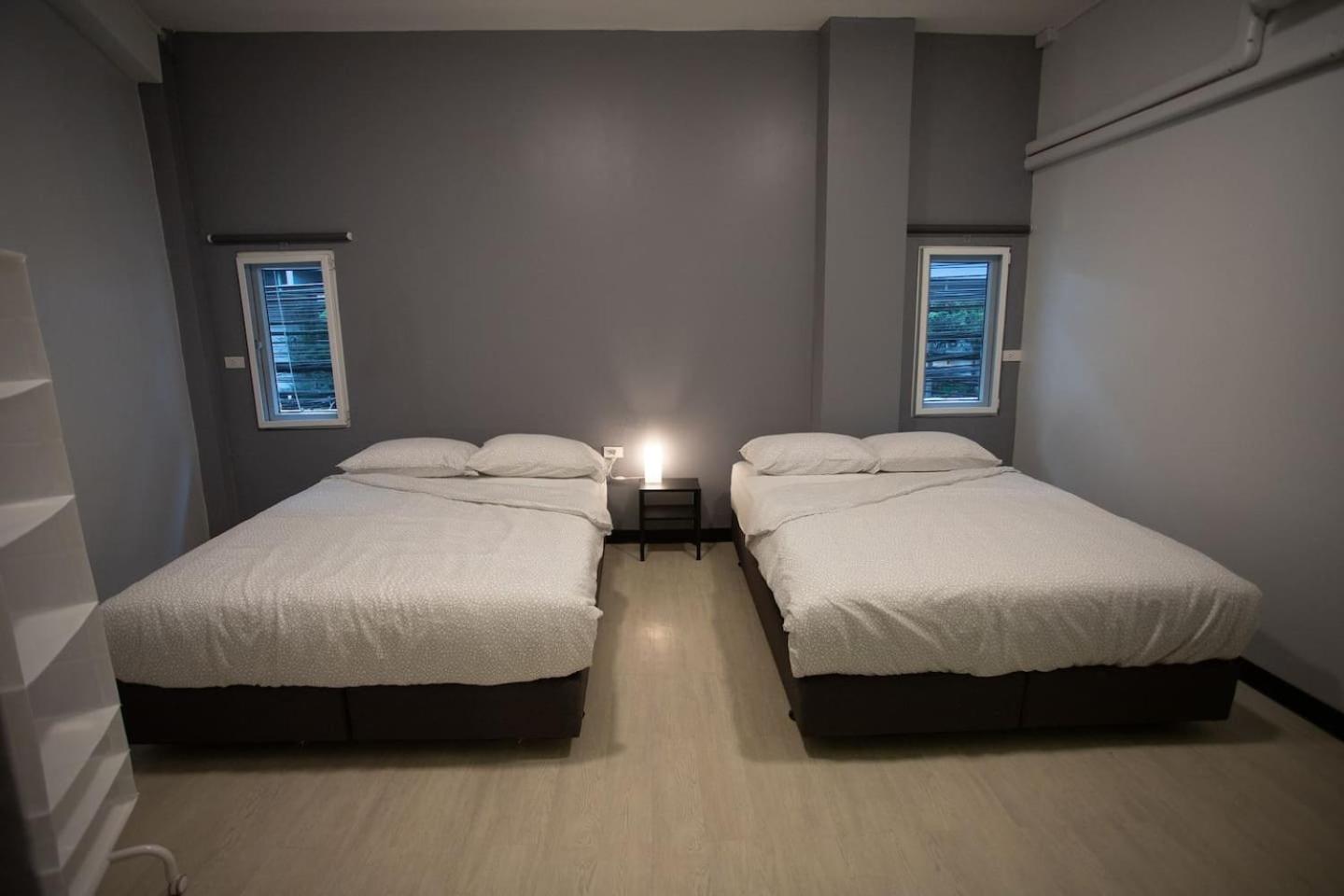 U2 Large 2 Bedrooms 100m to BTS station