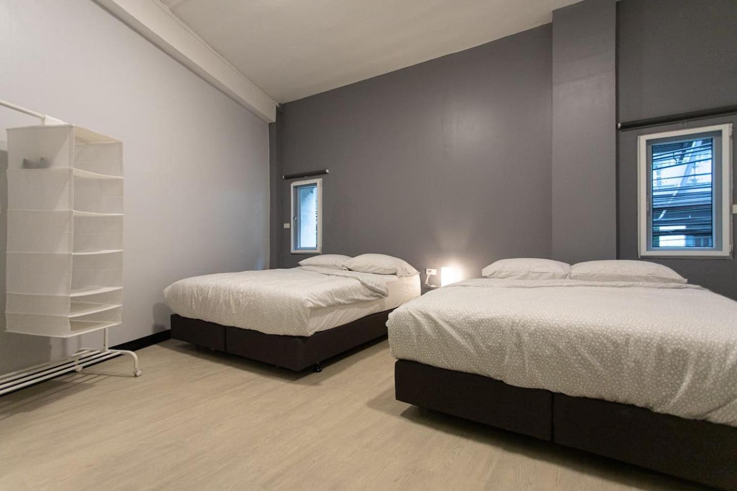 U2 Large 2 Bedrooms 100m to BTS station