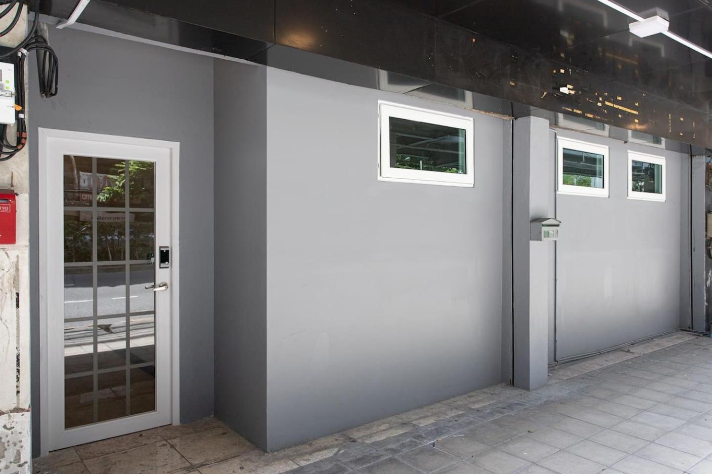 U2 Large 2 Bedrooms 100m to BTS station