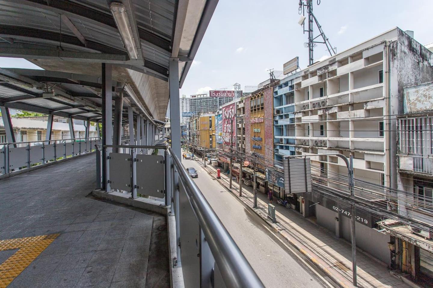 U2 Large 2 Bedrooms 100m to BTS station