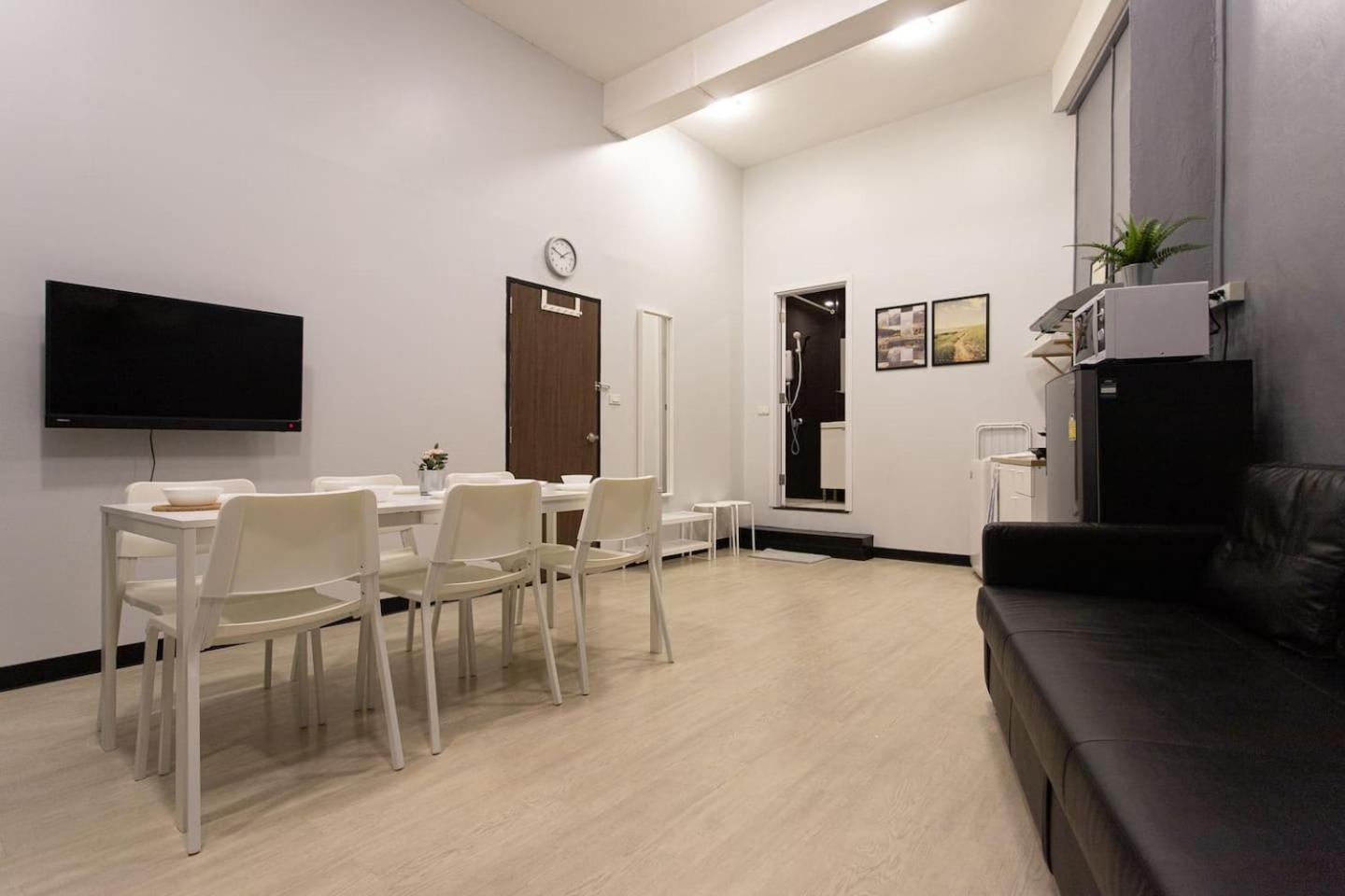 U1 Large 2 bed rooms BTS Udomsuk