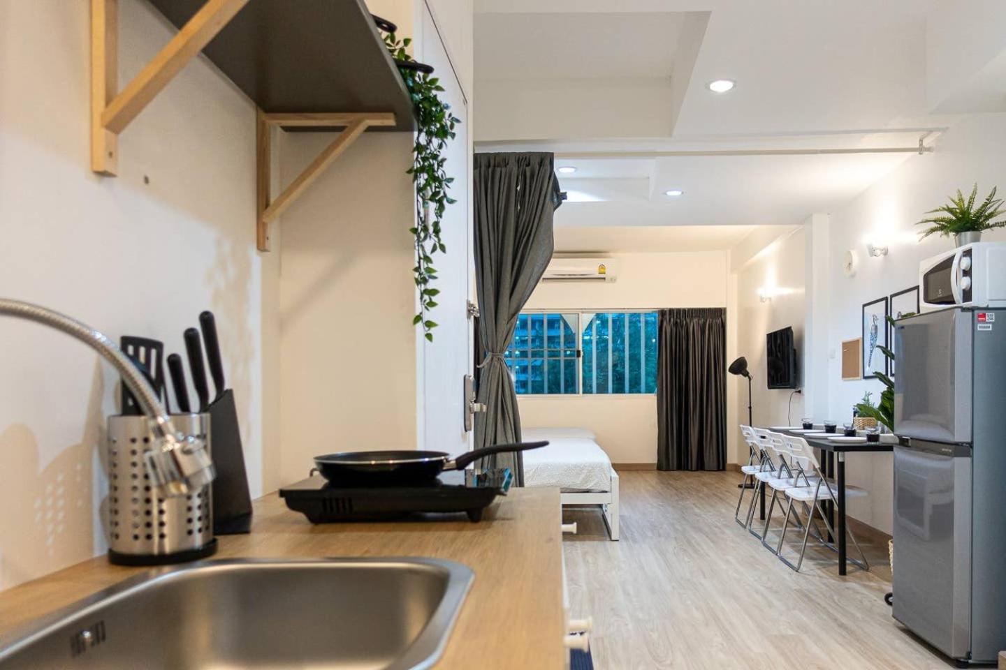 B3 Cosy Studio /5 guests/ Near MRT/full kitchen