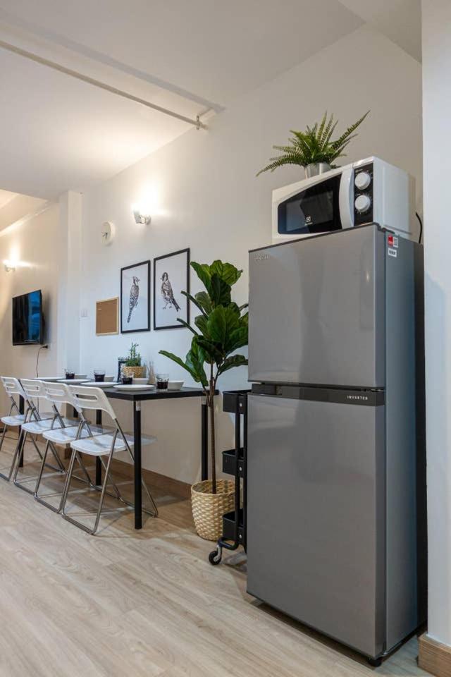 B3 Cosy Studio /5 guests/ Near MRT/full kitchen