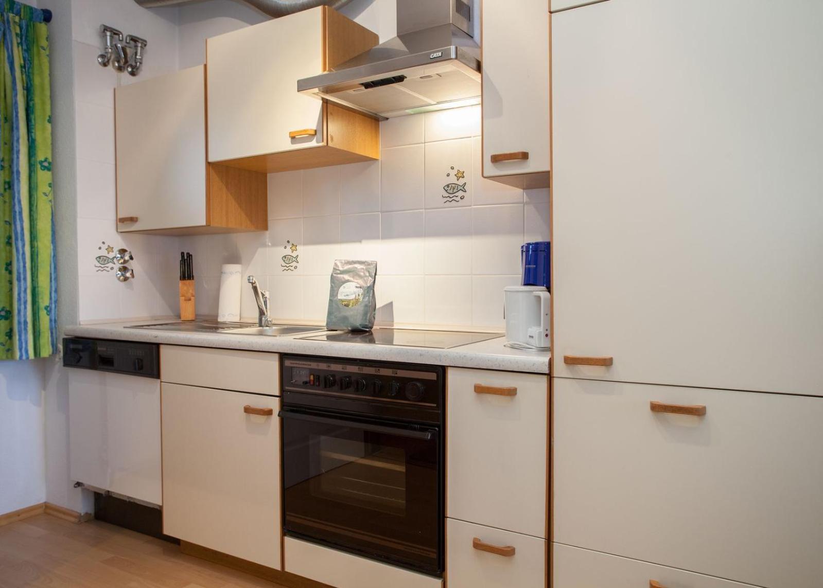 Welcome in - Wohnung 4-17 mit Balkon, Abstellraum und Holzofen view 2