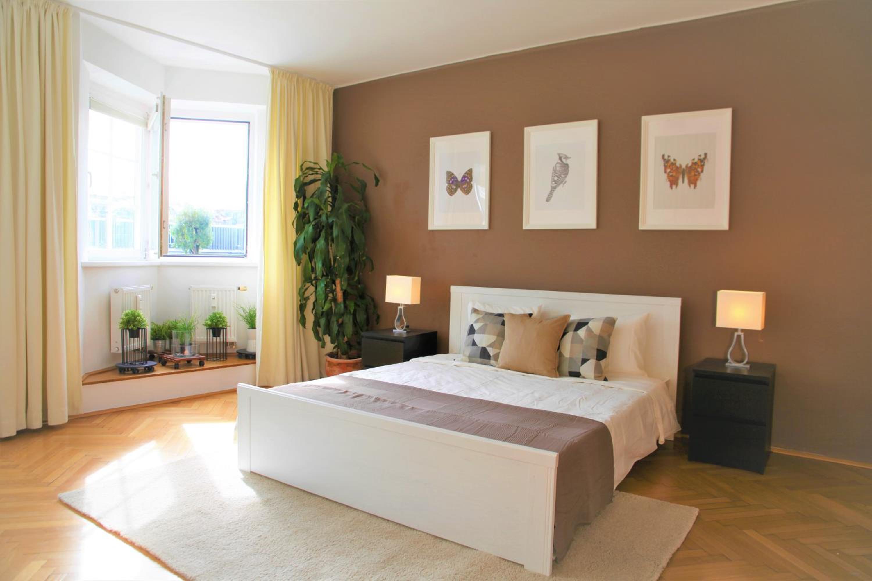 Modern apt in the most famous city postcard