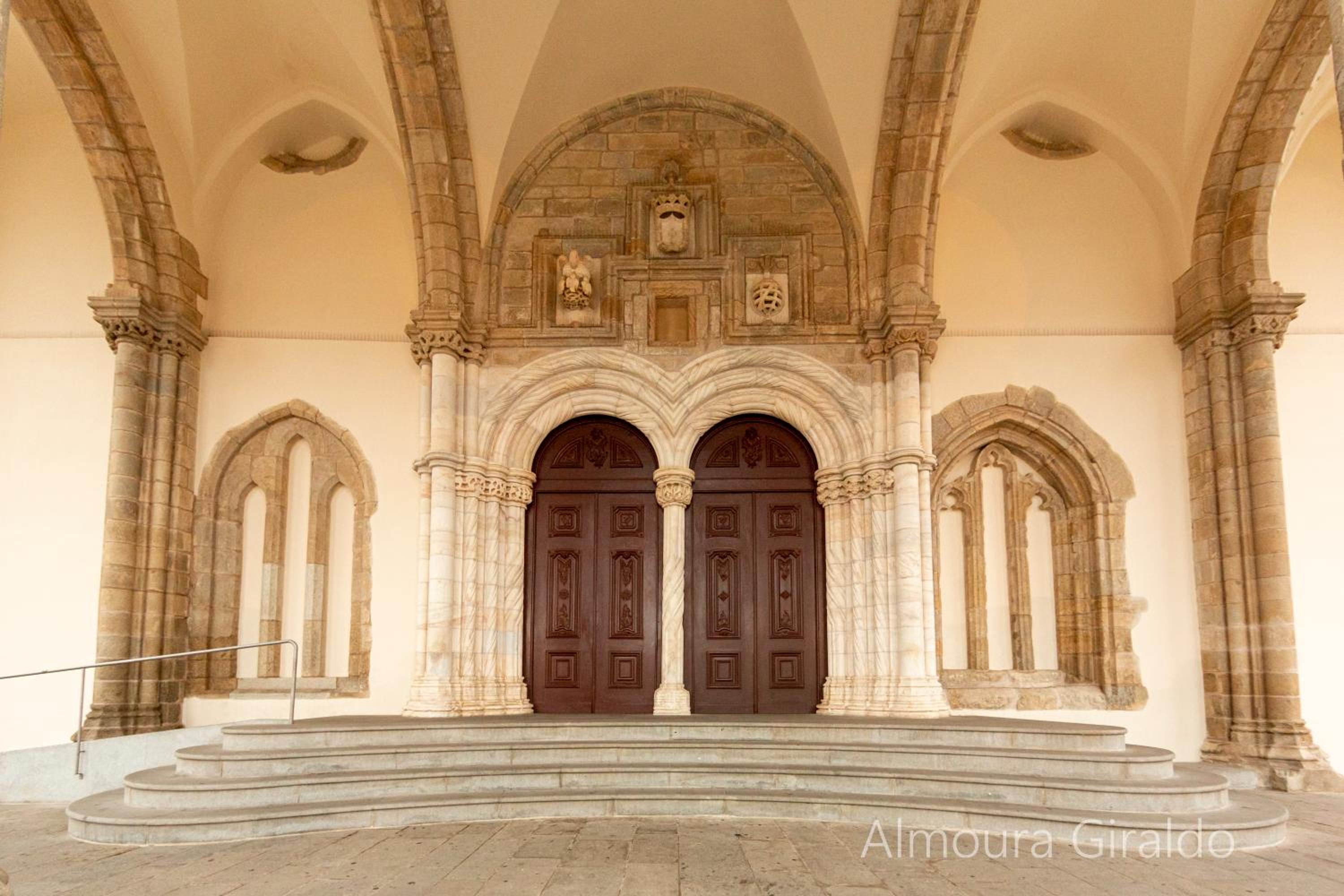 Hotel Almoura Giraldo Centro Histórico - Image 1