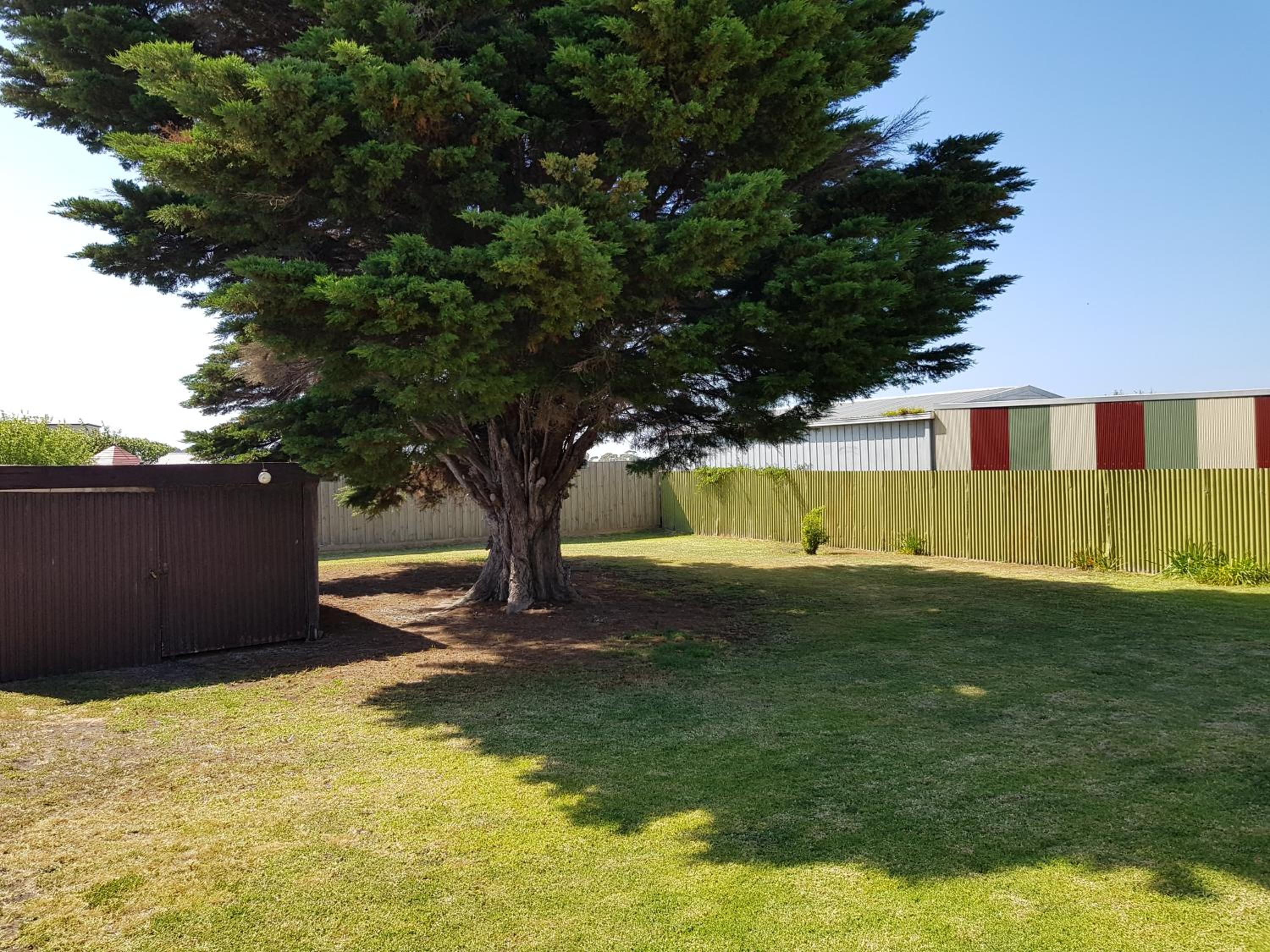 Portarlington beach shack 50 metres to the water