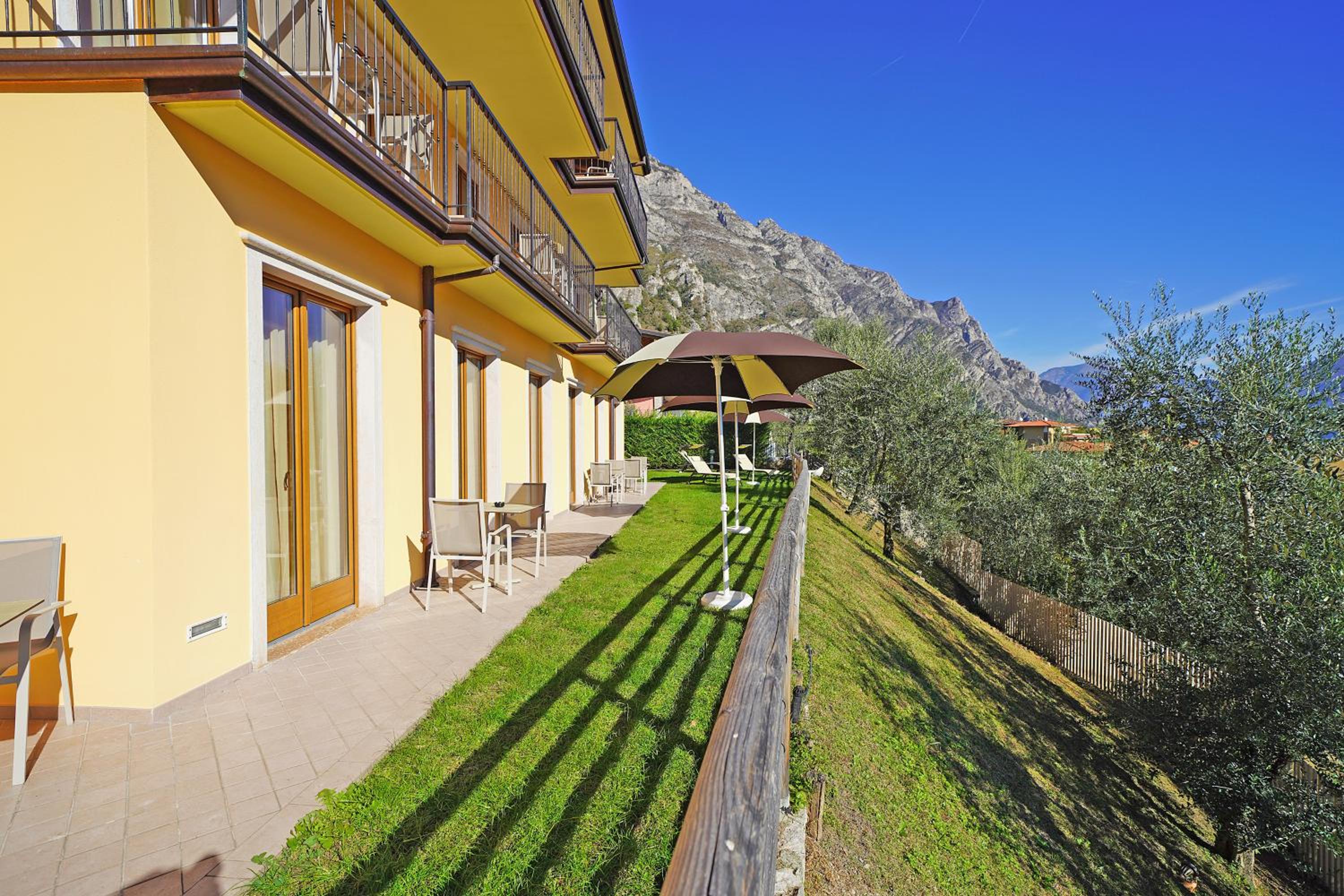 Villa Imelda, panoramic apartments with Lake Garda views view 3