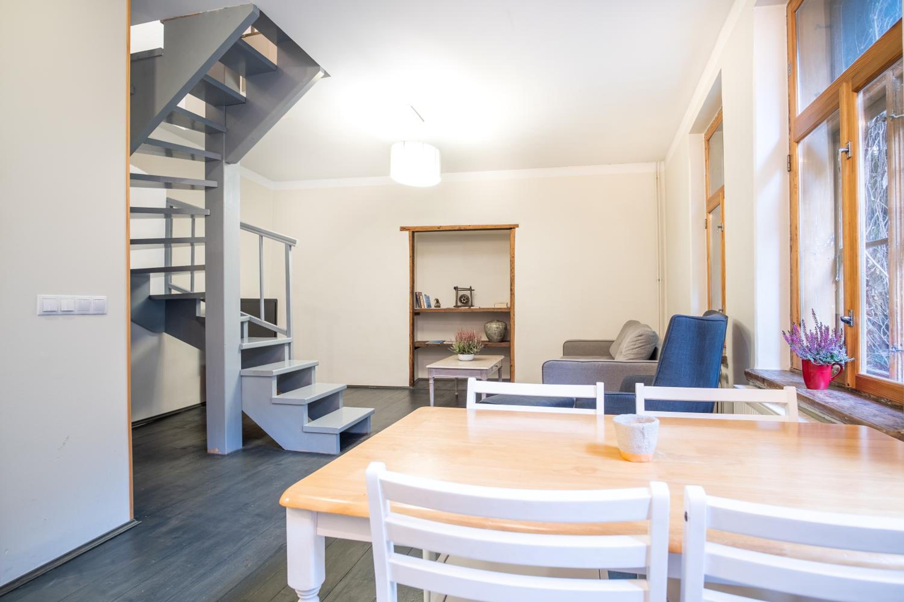 Dream Stay - Bright 2-Bedroom 2-Floor Old Town Apartment view 2