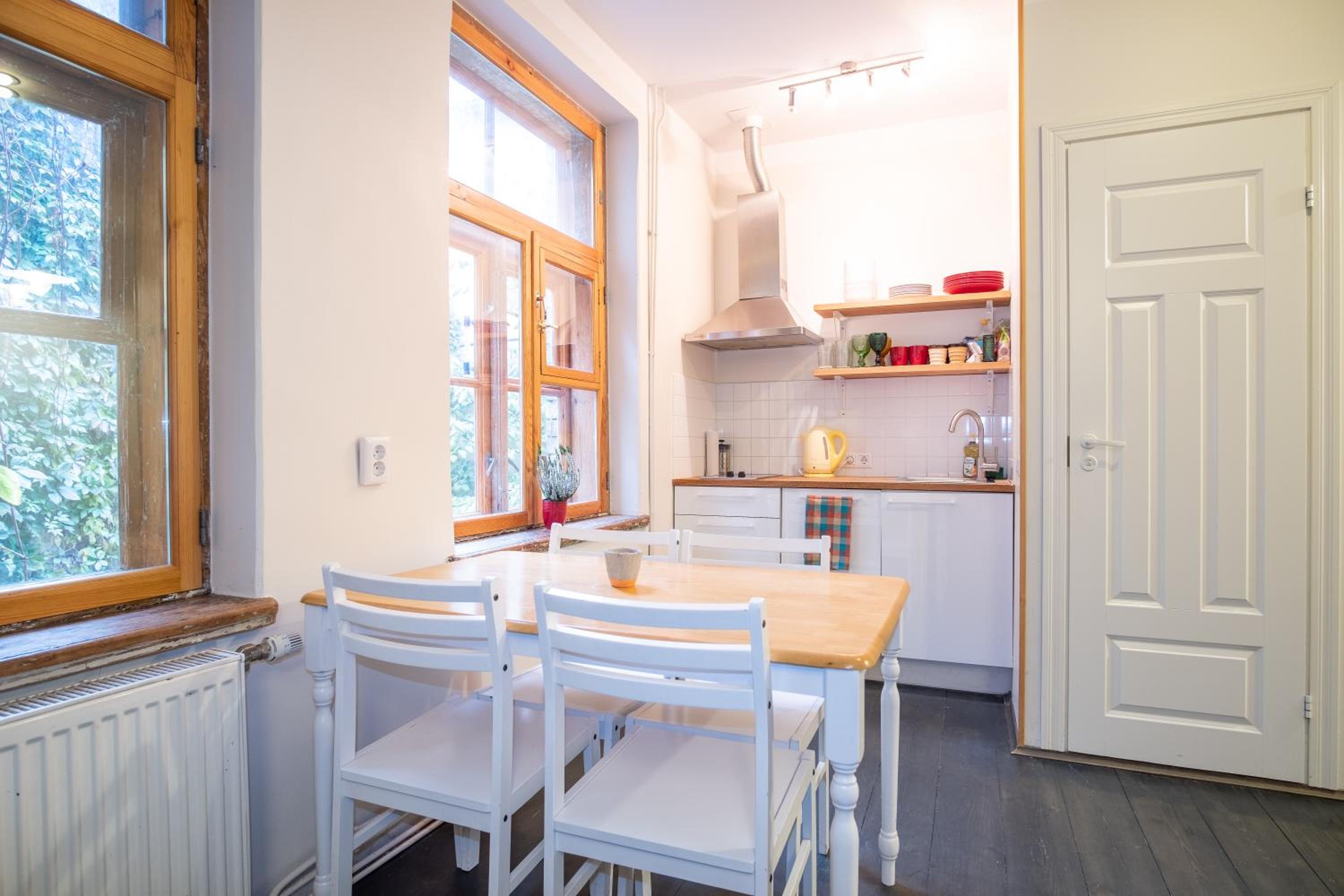 Dream Stay - Bright 2-Bedroom 2-Floor Old Town Apartment view 3