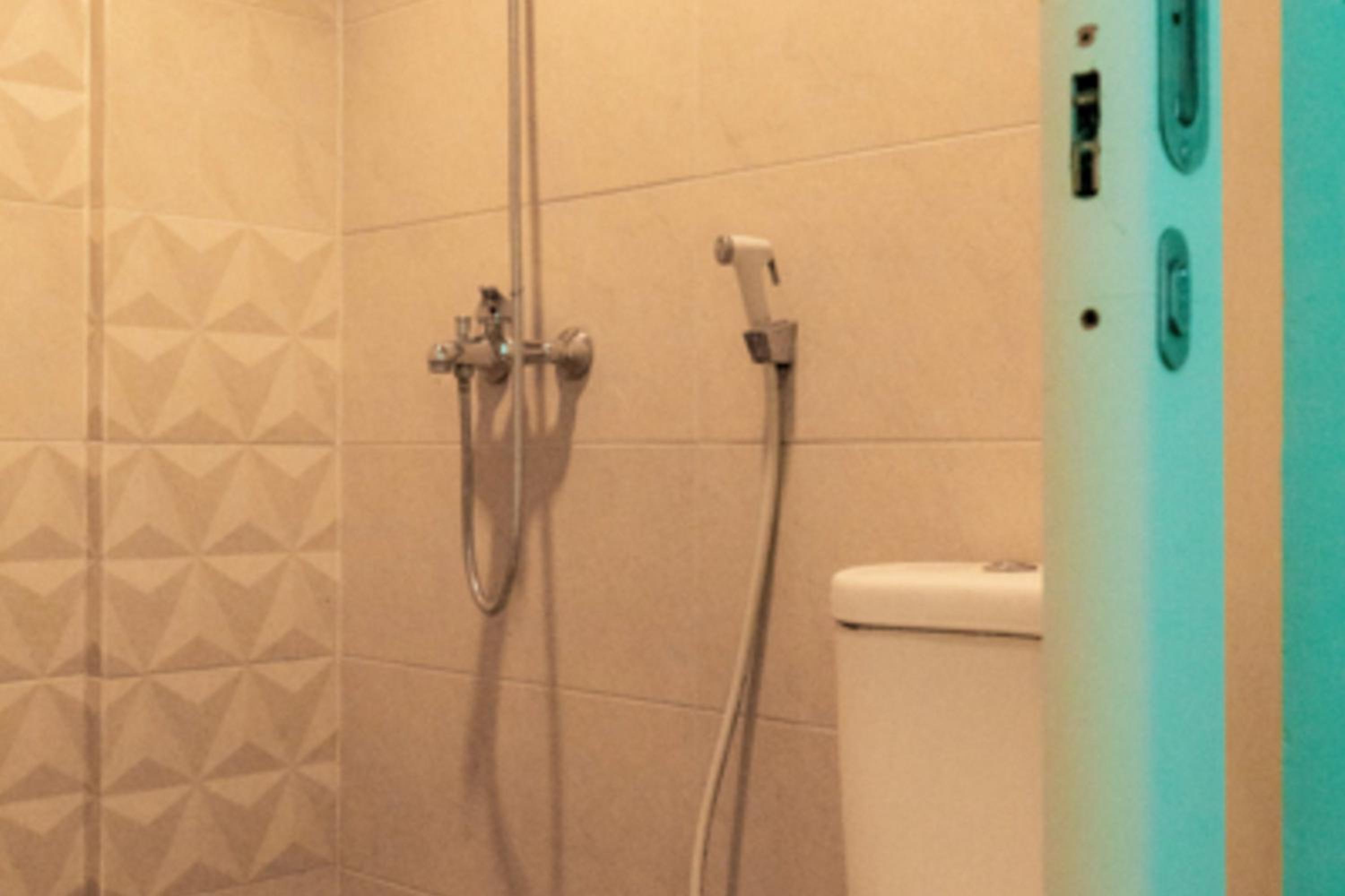RedDoorz Near Gajah Mada Street Semarang, 三宝垄 - 10