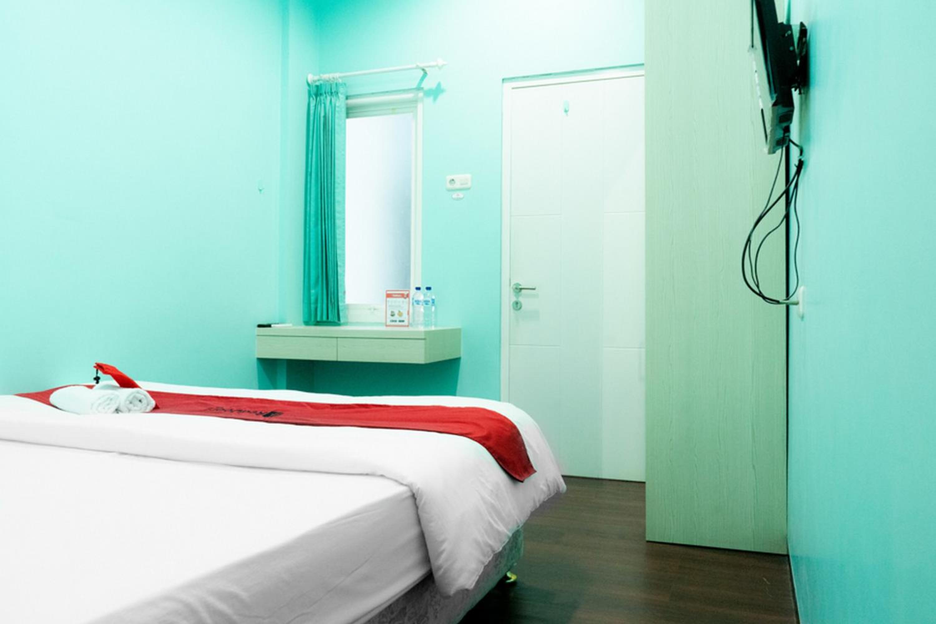 RedDoorz Near Gajah Mada Street Semarang, 三宝垄 - 19