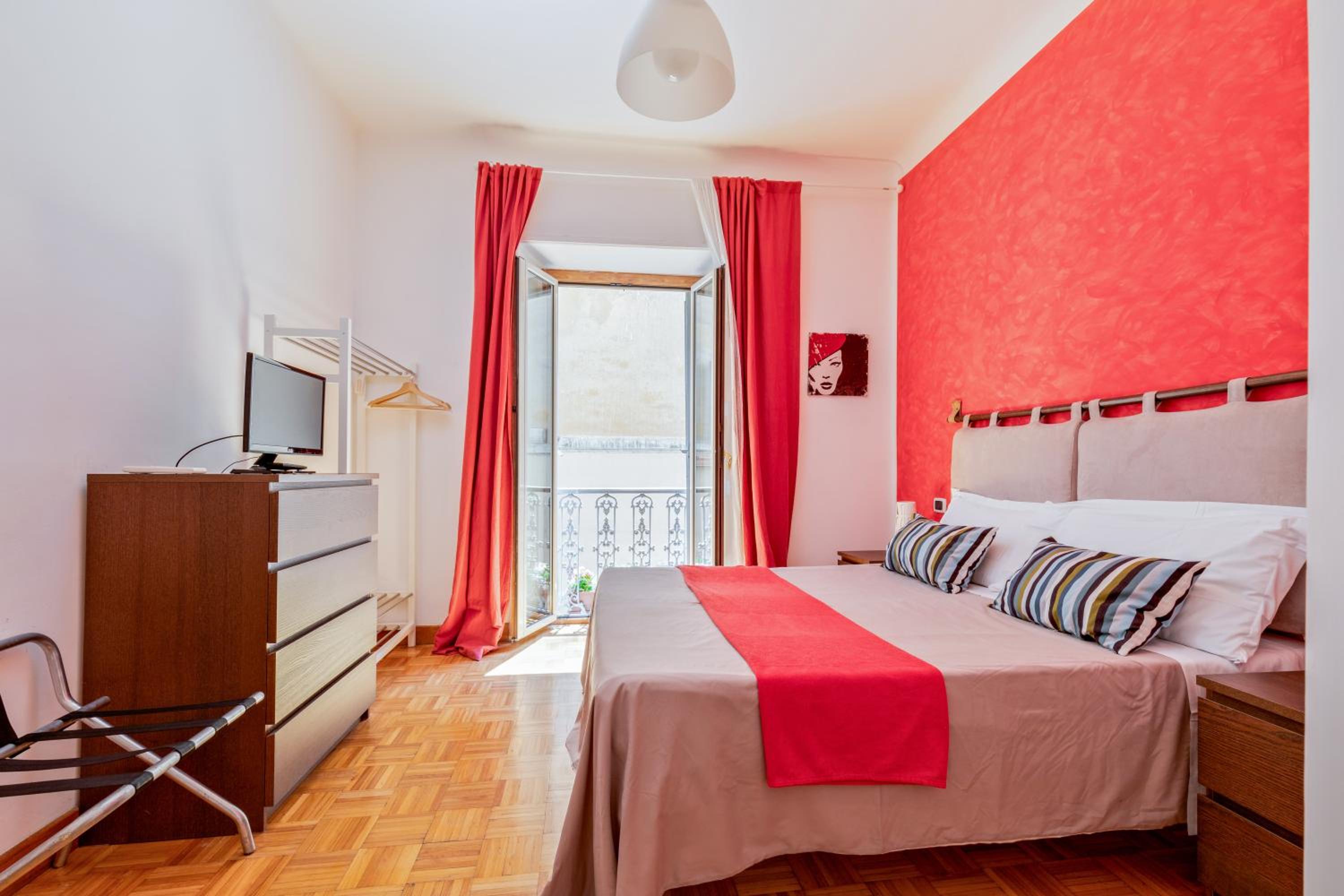 Urbana Apartment Colosseum