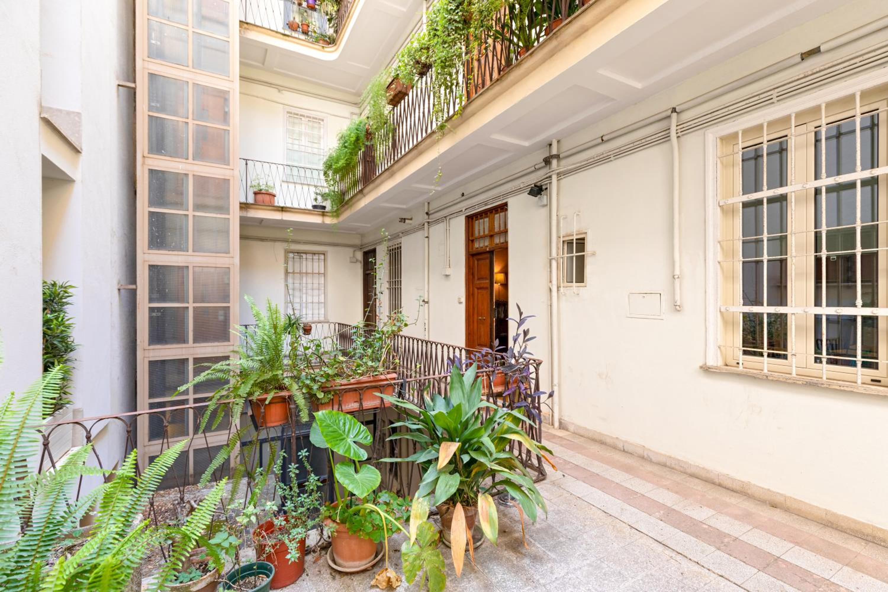Urbana Apartment Colosseum