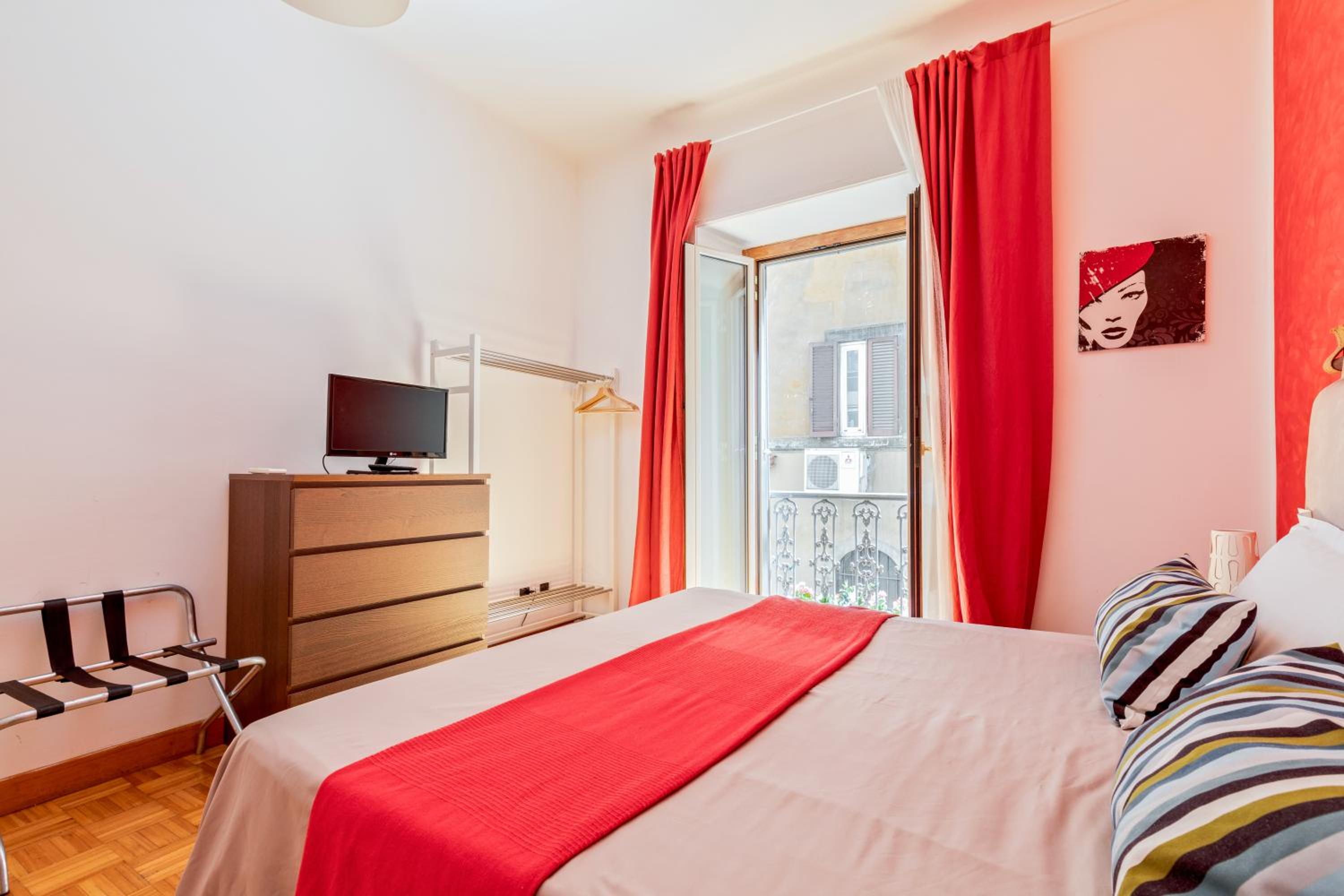 Urbana Apartment Colosseum
