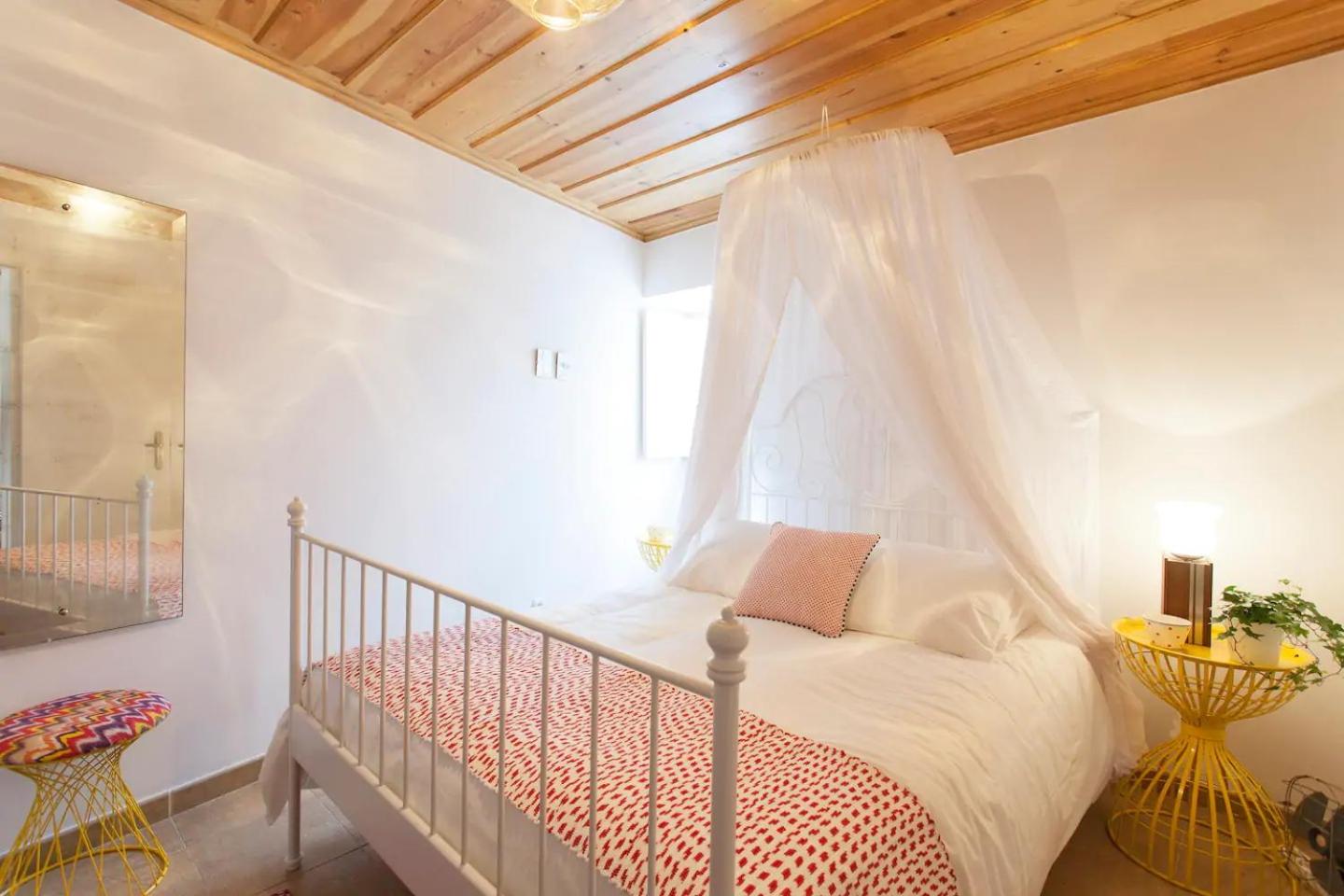 Alfama Charming Apt with 2 Free Bikes By TimeCooler