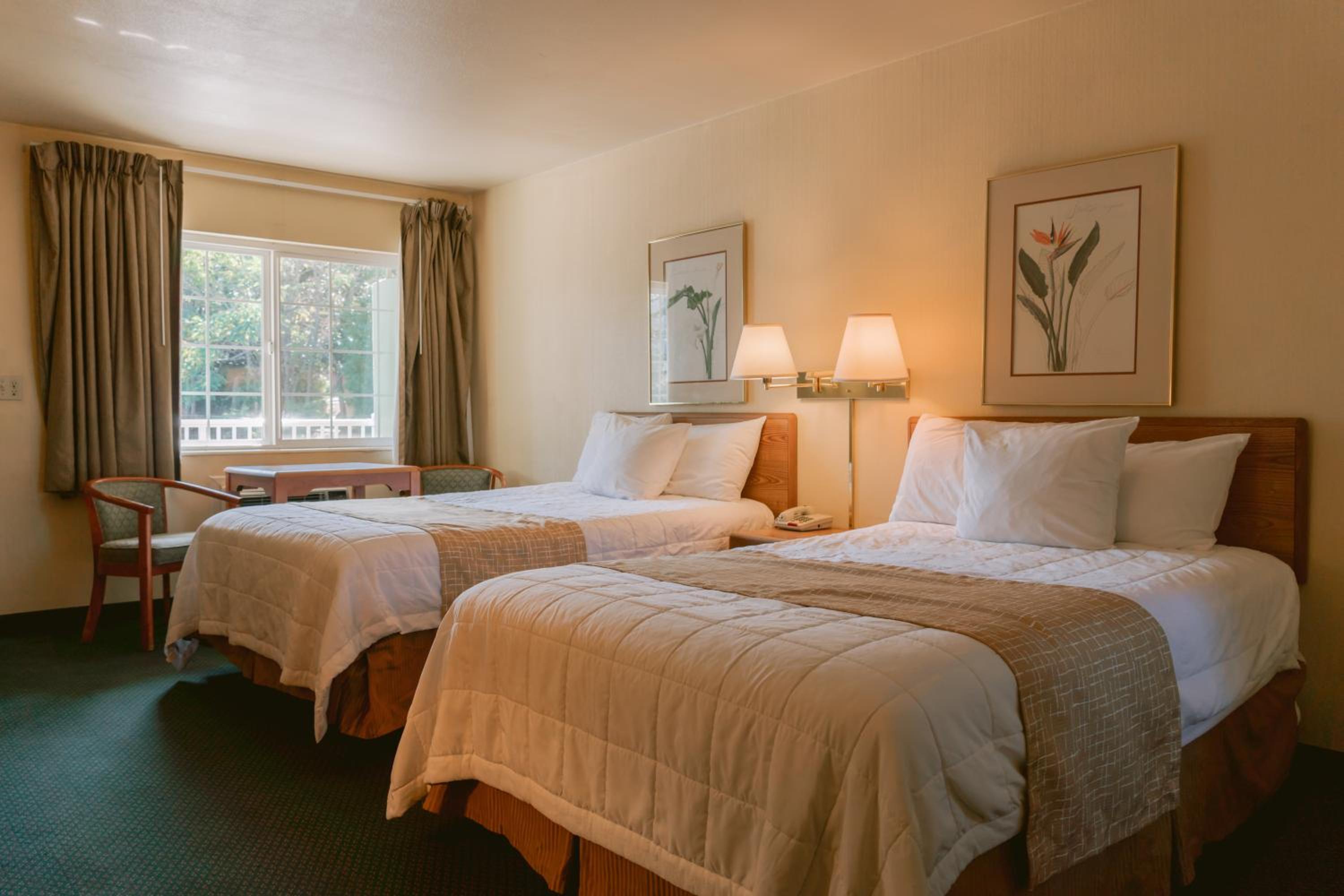 Roseburg Vacations - Riverfront Inn Roseburg - Property Image 9
