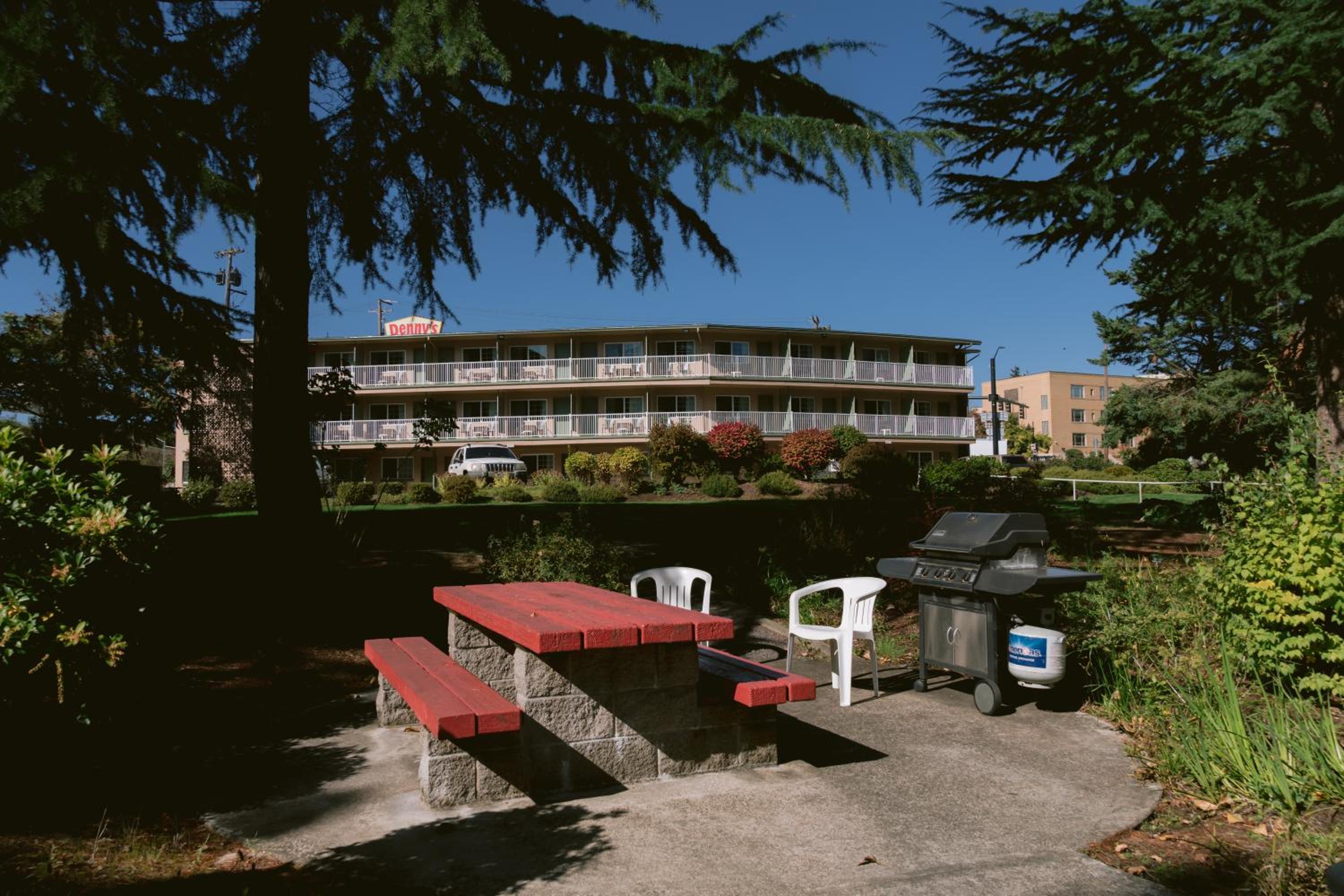 Roseburg Vacations - Riverfront Inn Roseburg - Property Image 5