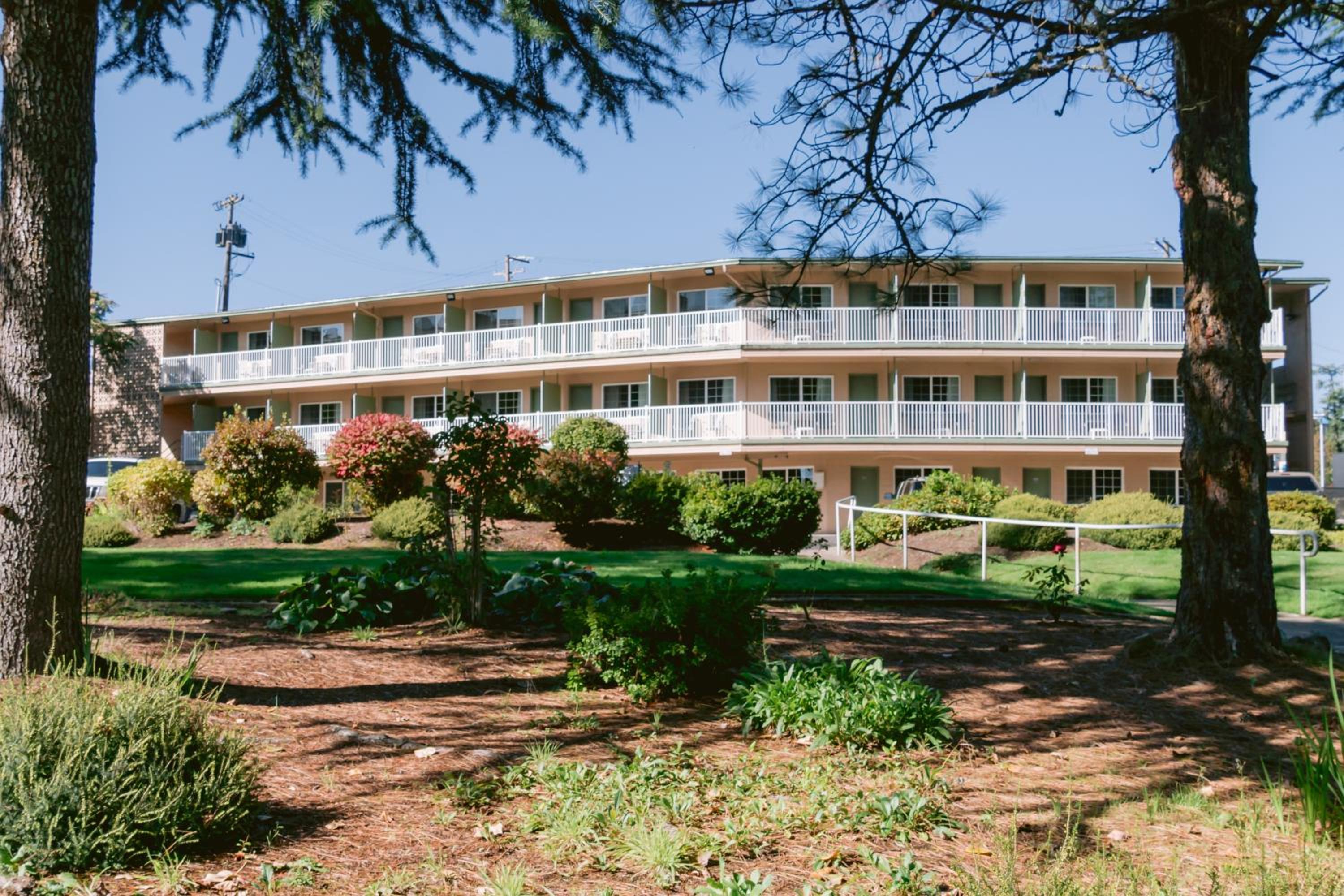 Roseburg Vacations - Riverfront Inn Roseburg - Property Image 4