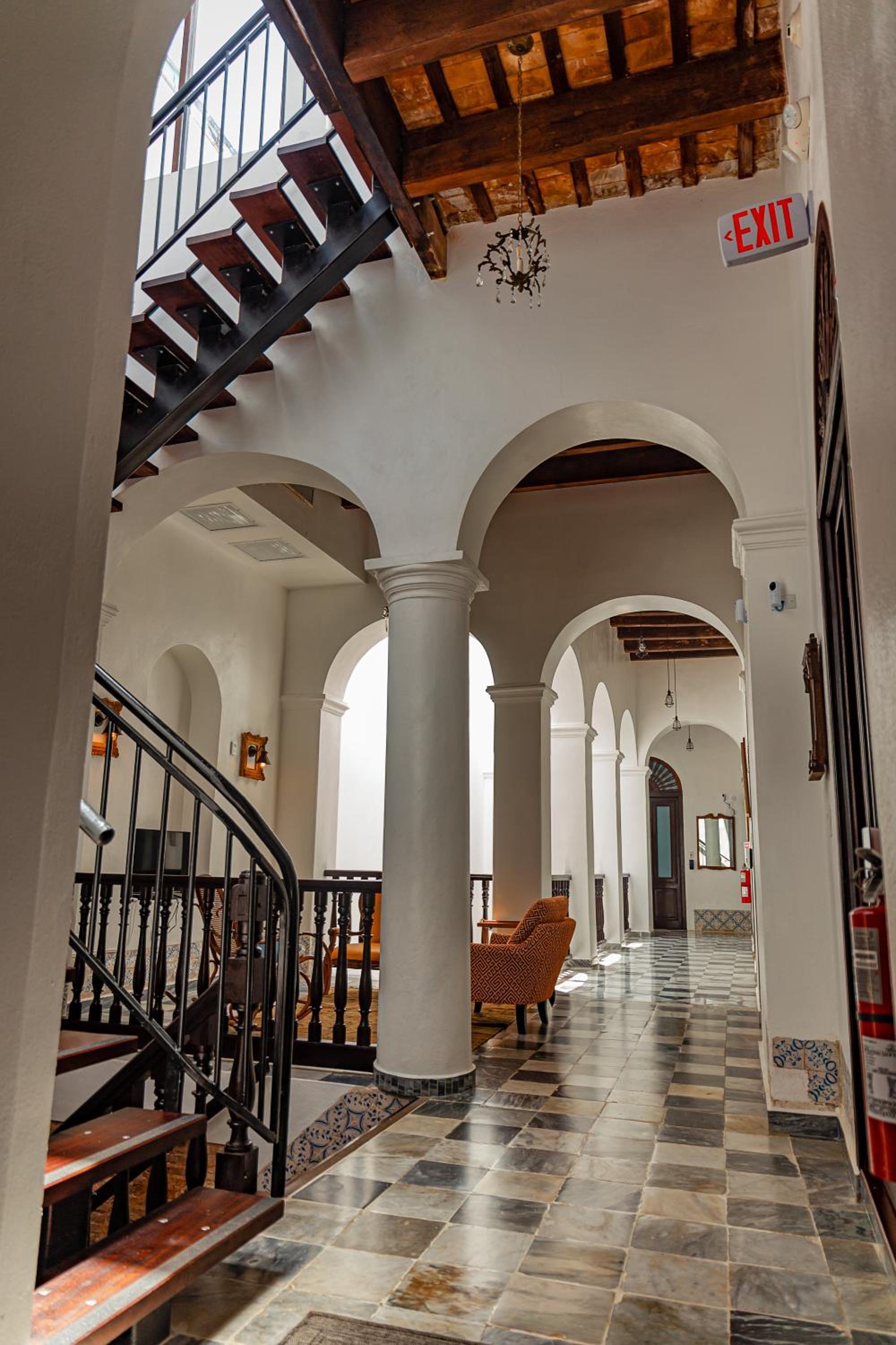 352 Guest House Hotel Boutique - Property Image 13