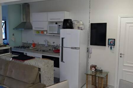 Apartamento dois dormitórios Praia das Pitangueiras