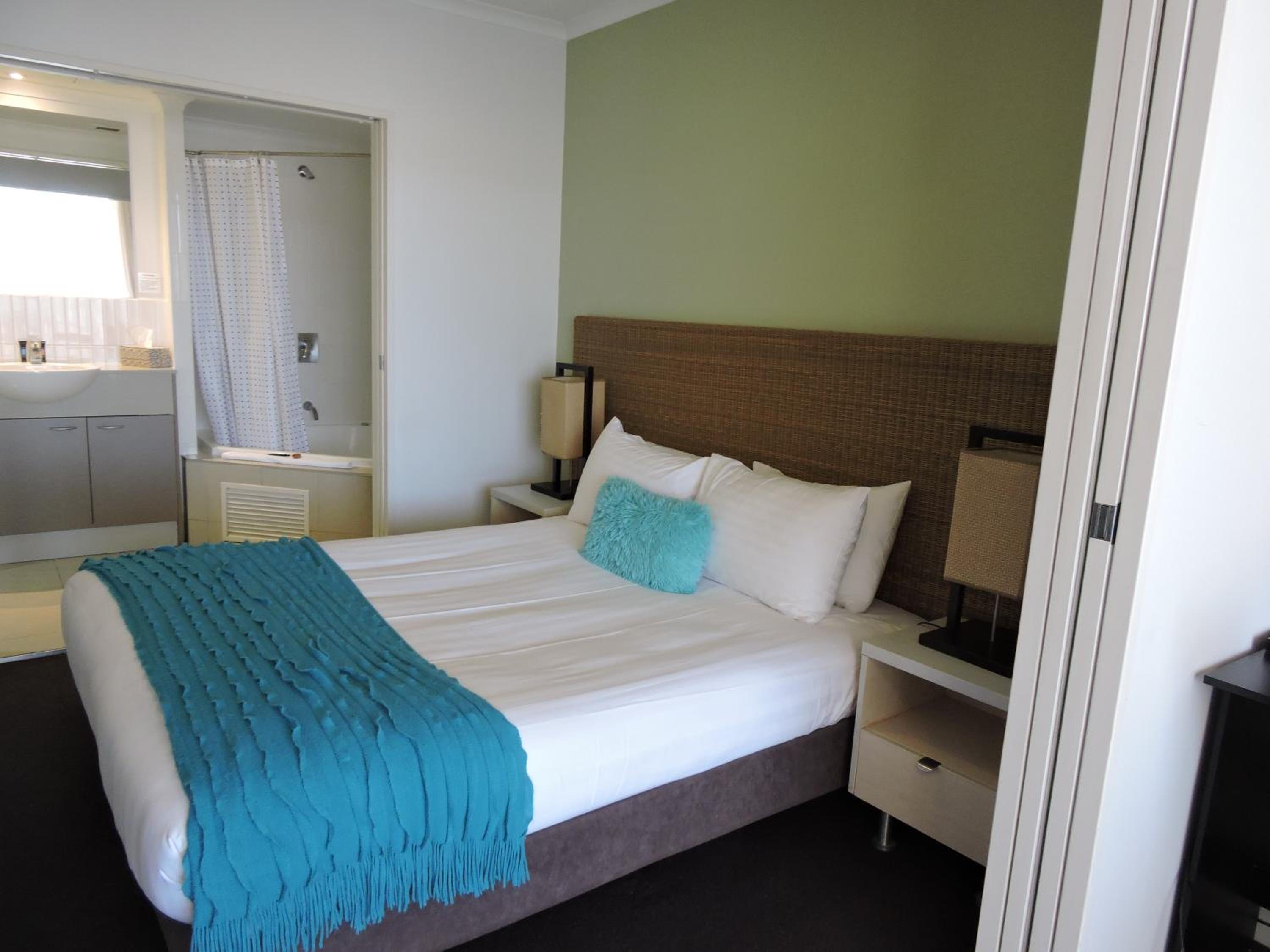 BASE Holidays - Ettalong Beach Premium Apartments