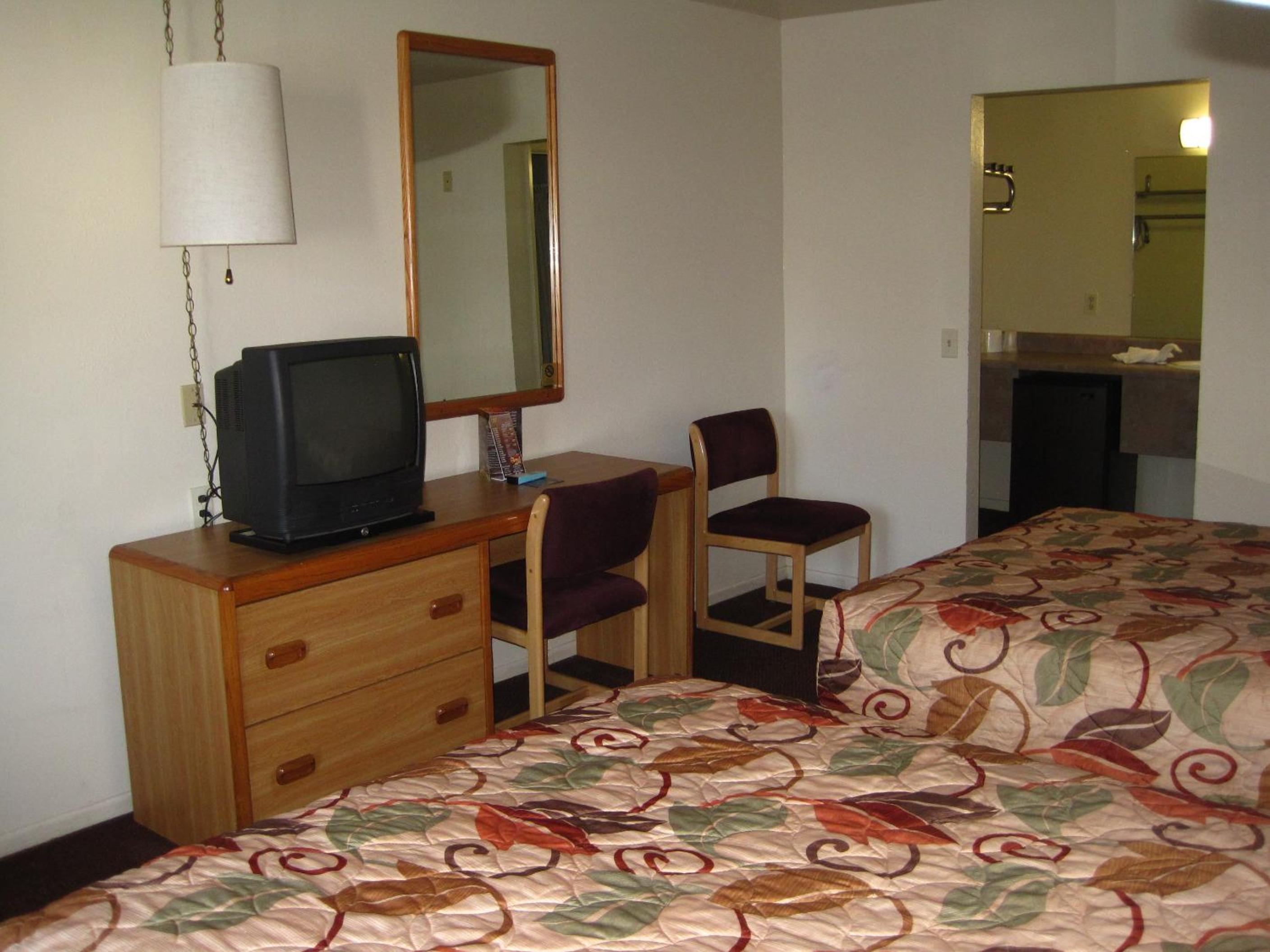 EZ 8 Motel Old Town
