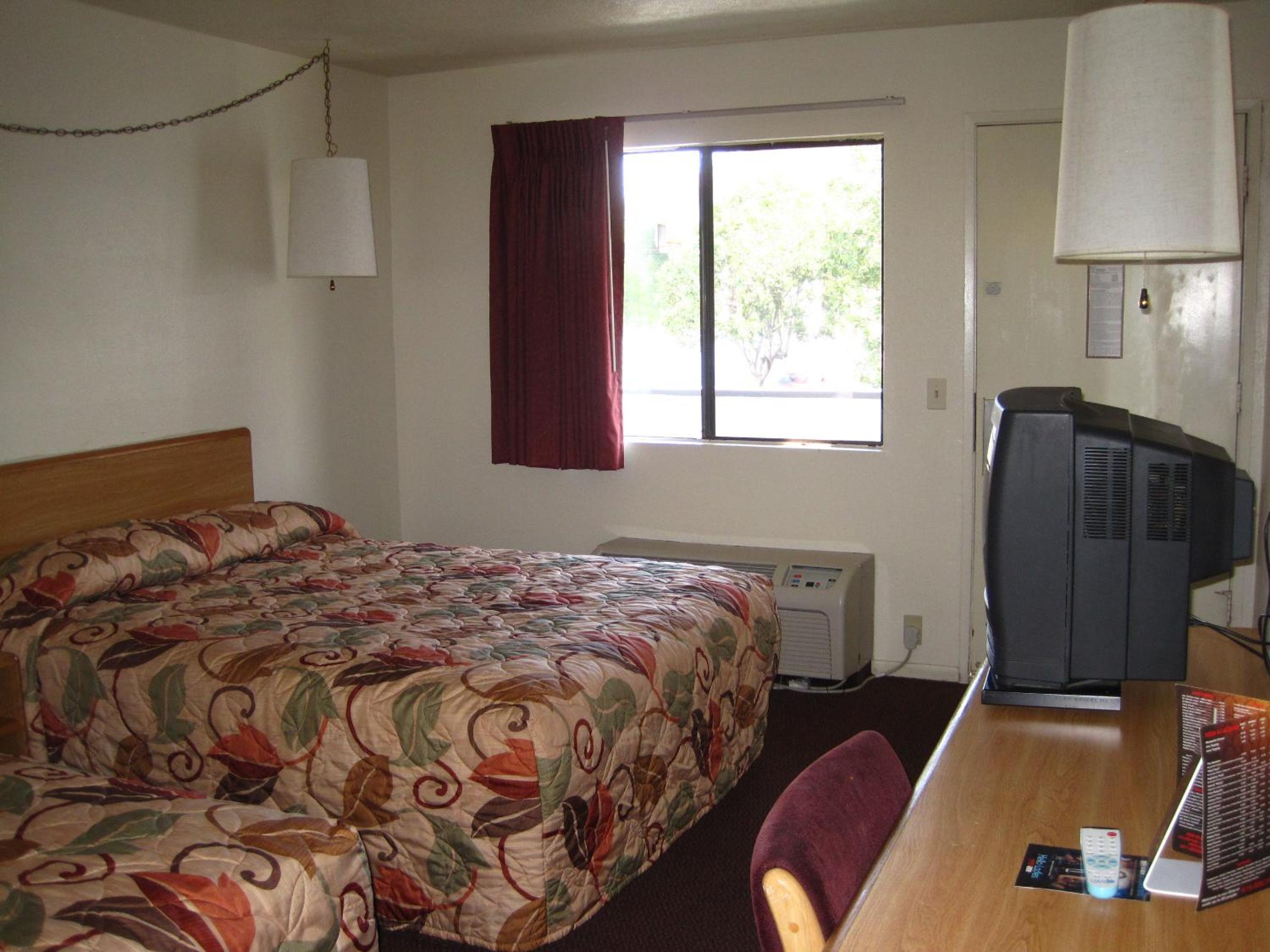EZ 8 Motel Old Town