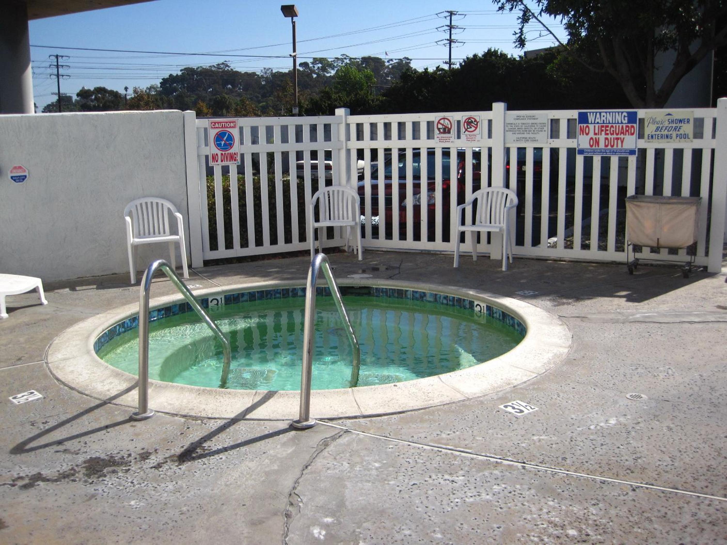 EZ 8 Motel Old Town