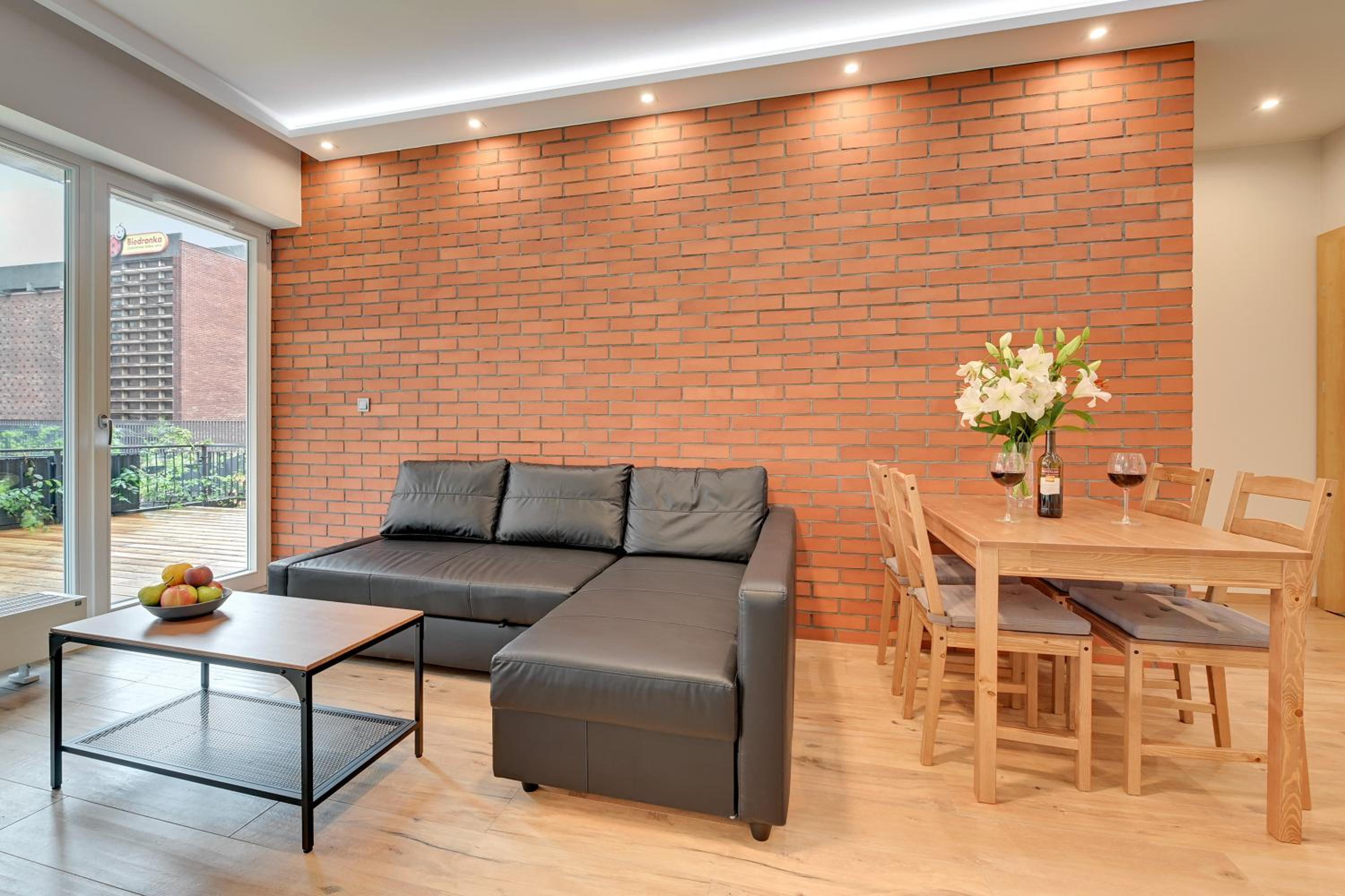 Central Apartment - free private parking view 4